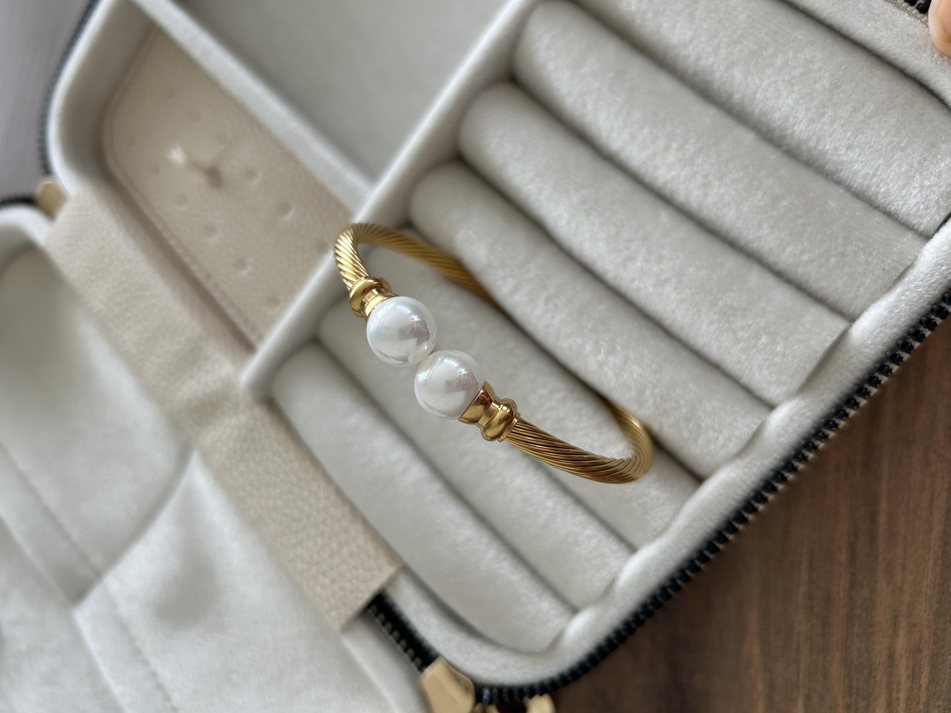 İncili Çelik kol aksesuarı 