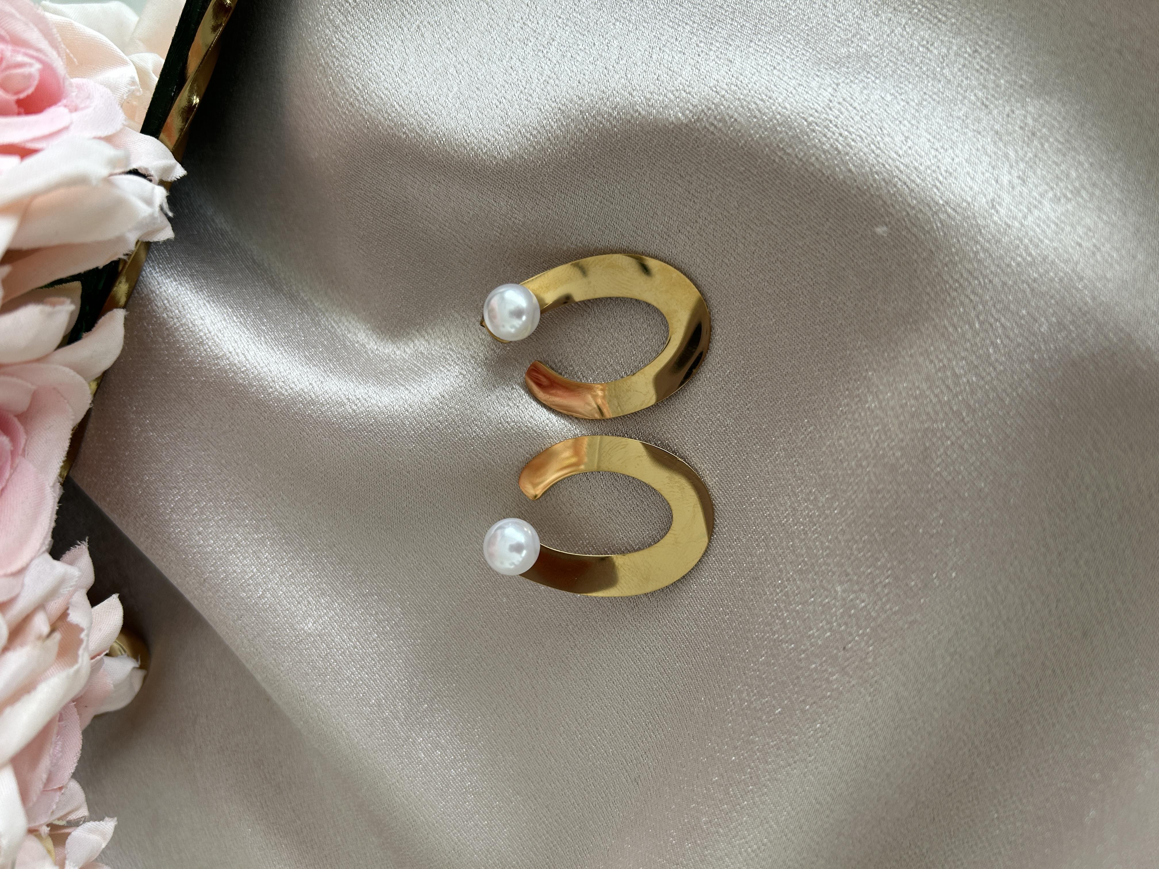 İncili tasarım gold küpe 