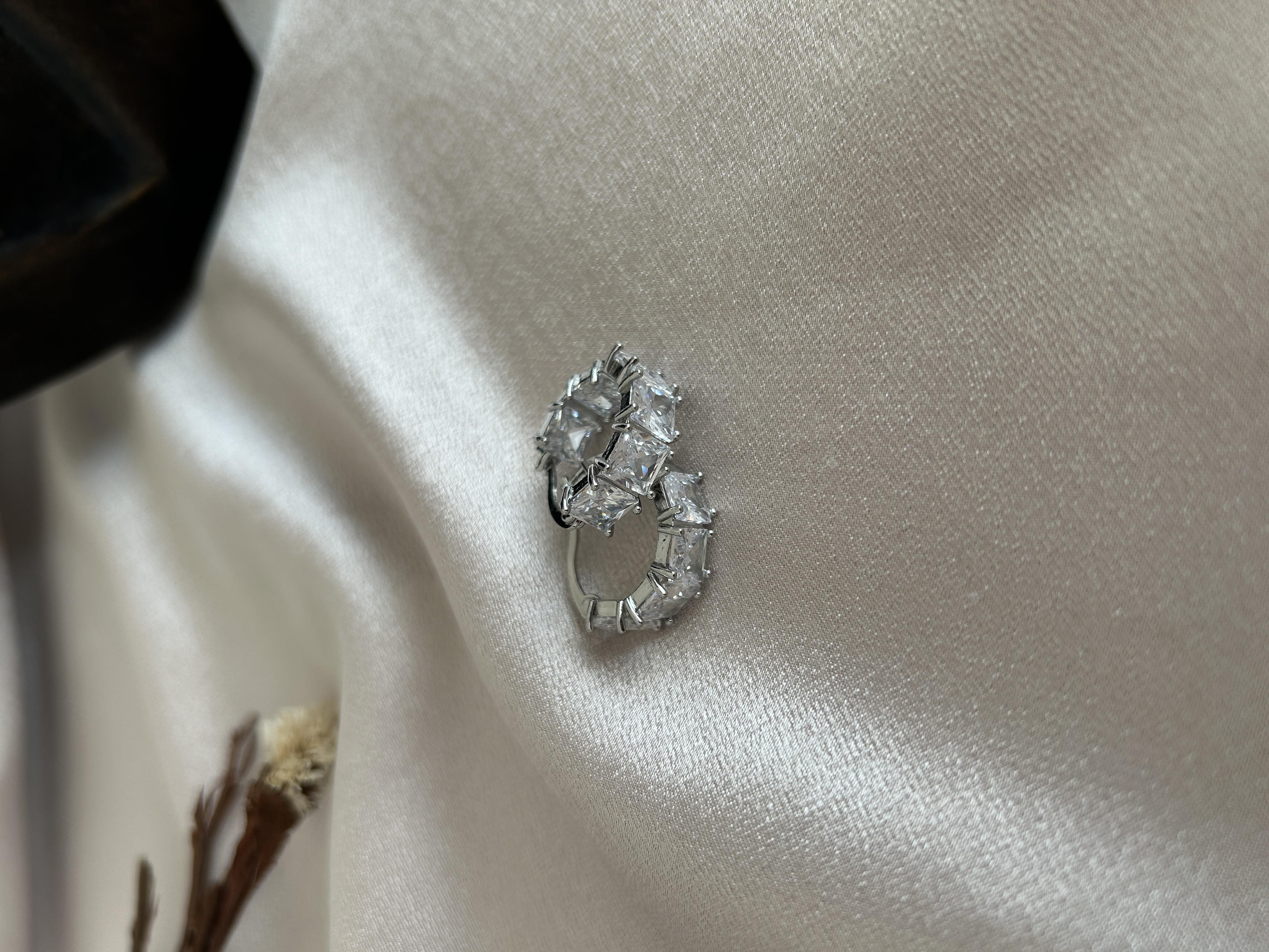 Özel seri gümüş taşlı halka küpe 