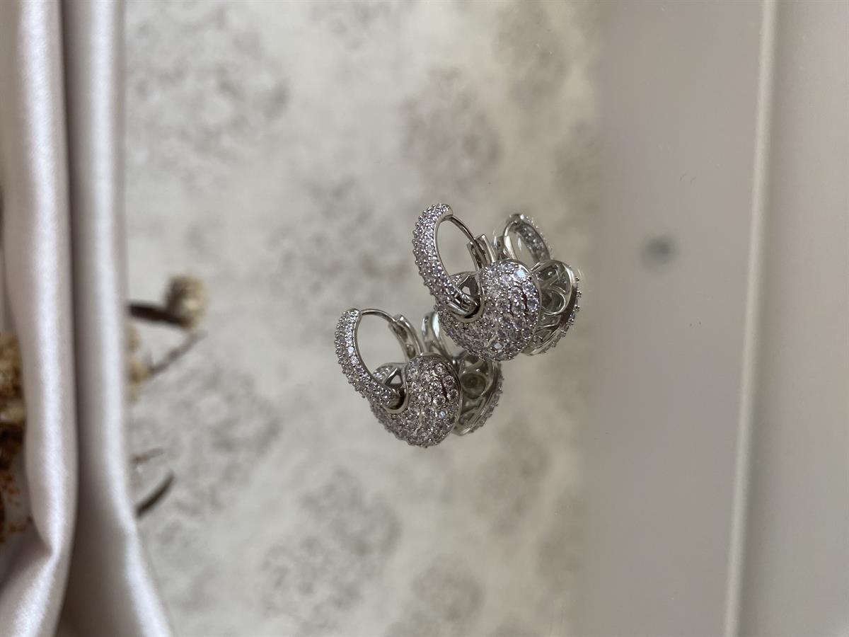 Özel seri taşlı kalp küpe