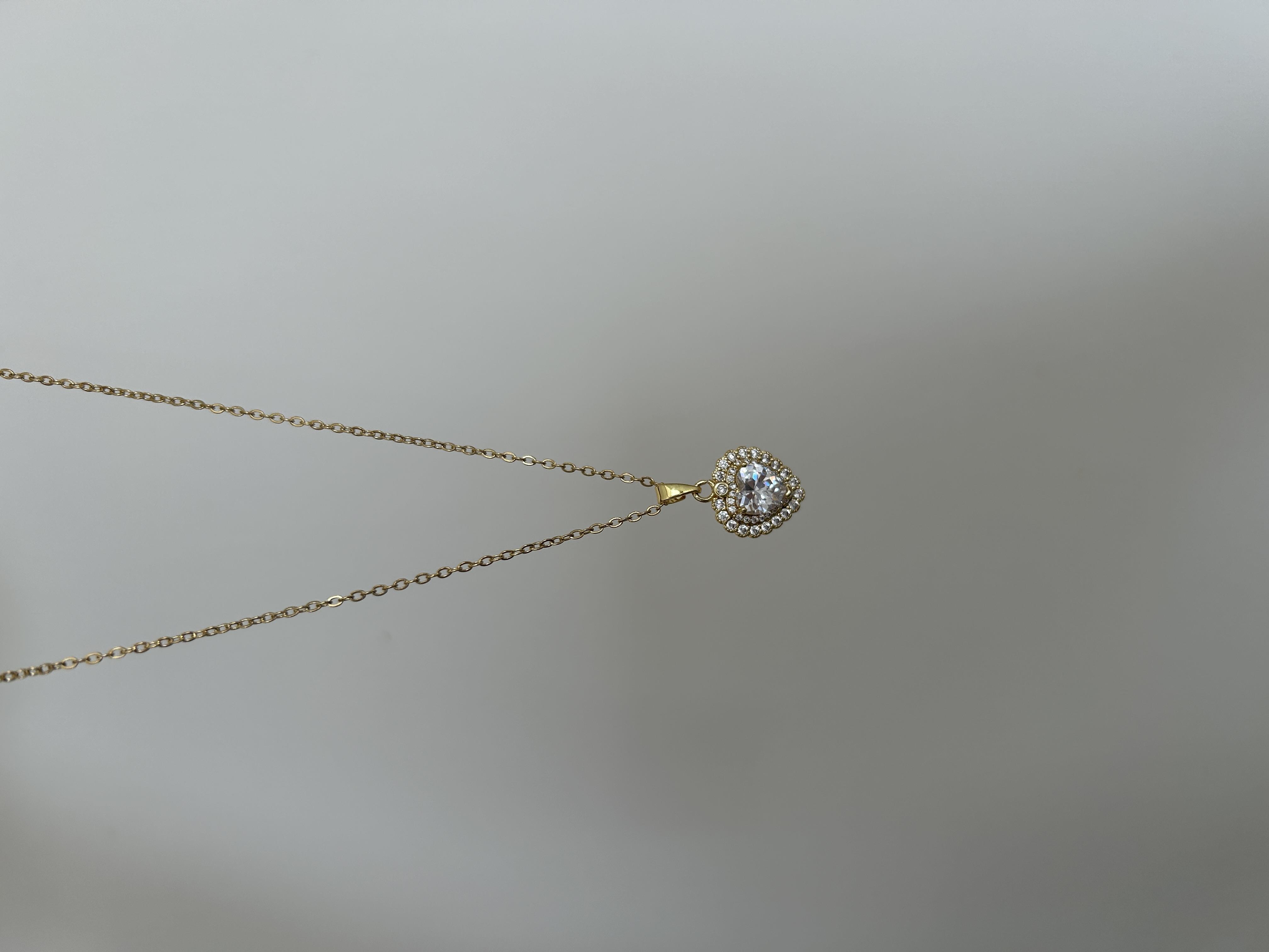 Pırlanta taşlı kalp kolye 