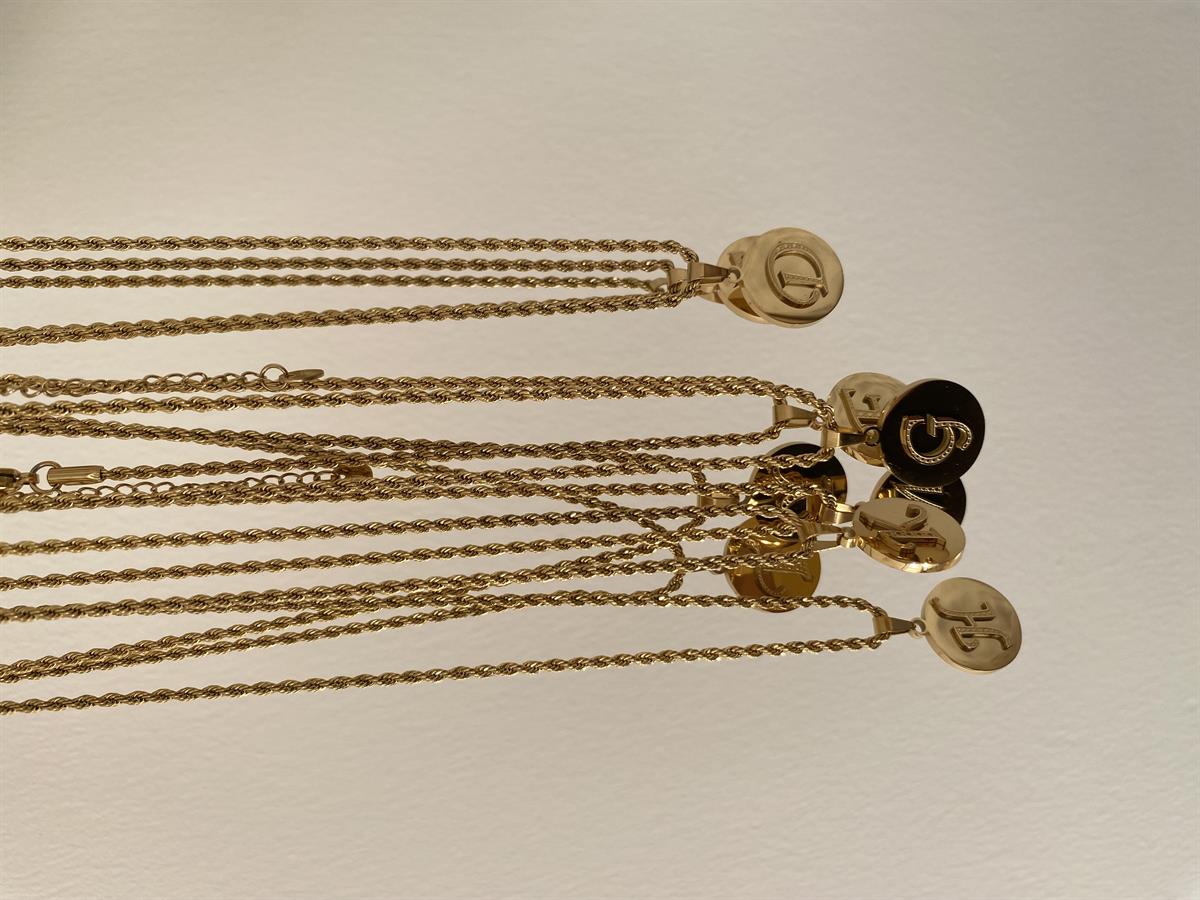 Plaka gold harf kolye