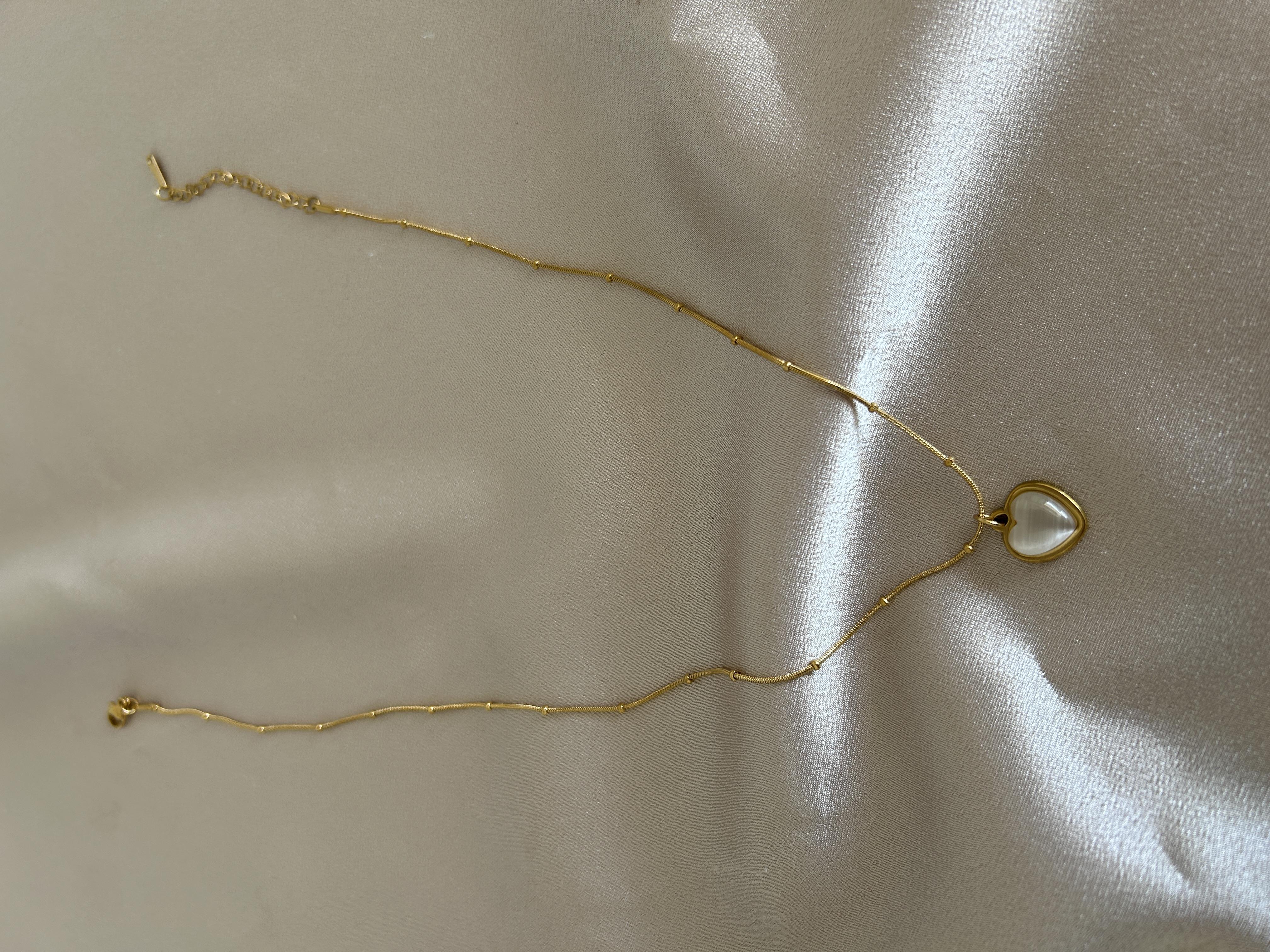 Sedef kalpli İnce Topçuklu kolye 