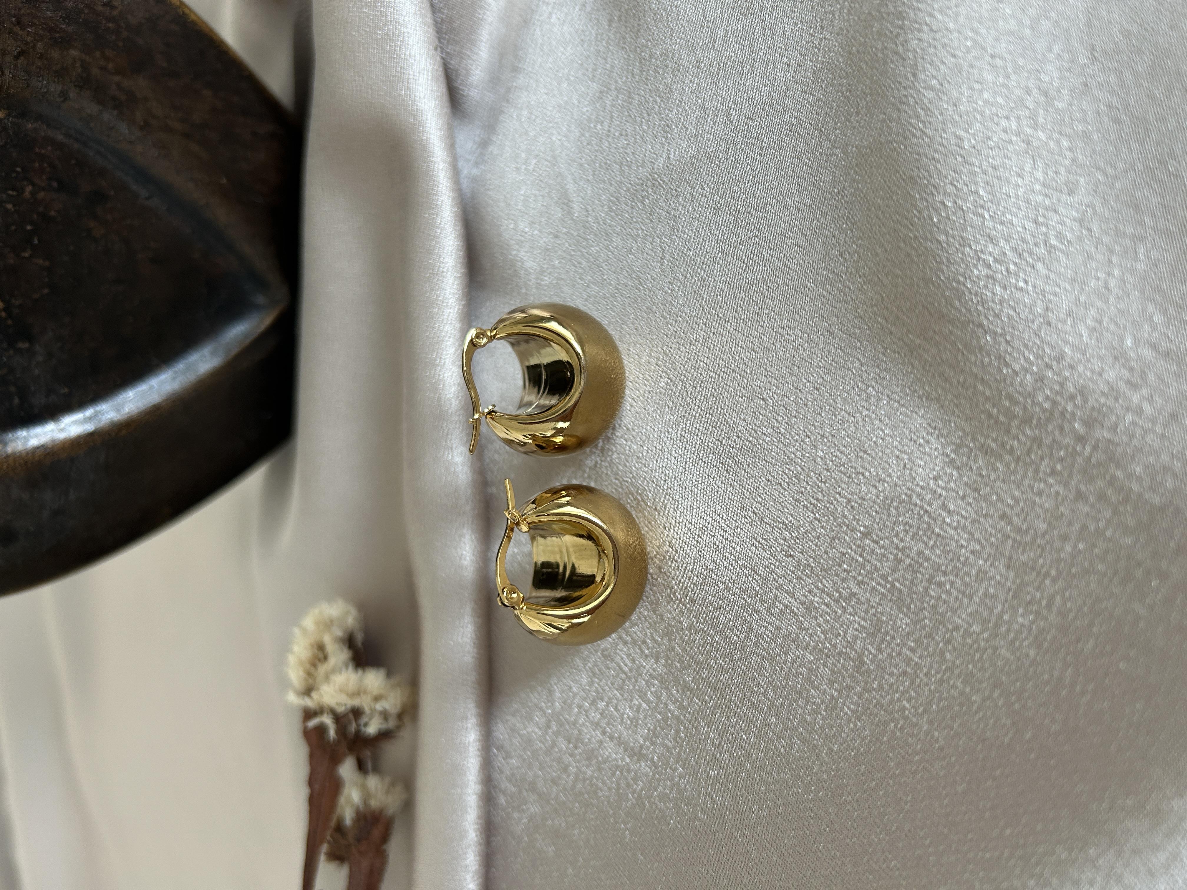 Sepet model bombeli küpe 