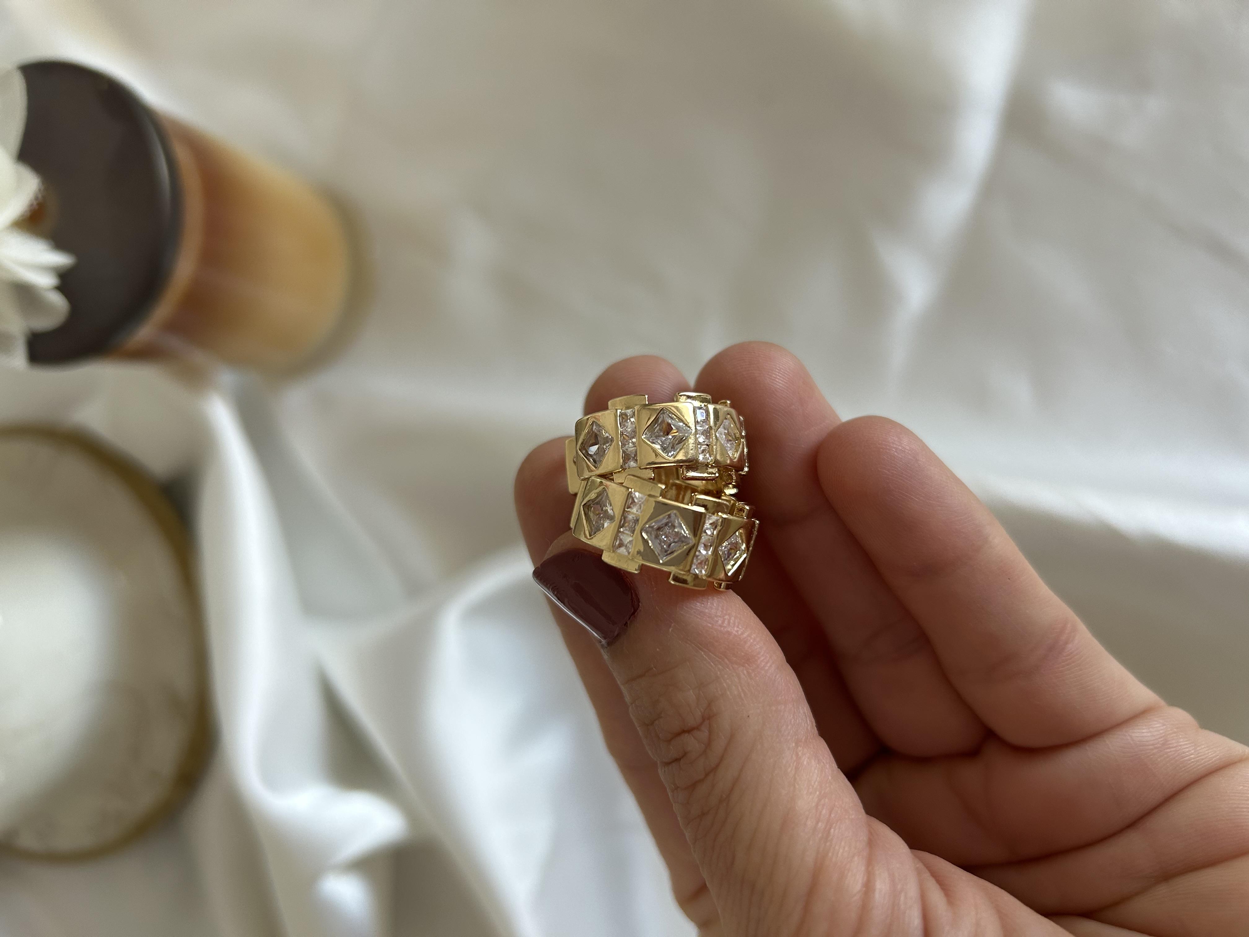 Taşlı halka tasarım Çelik küpe