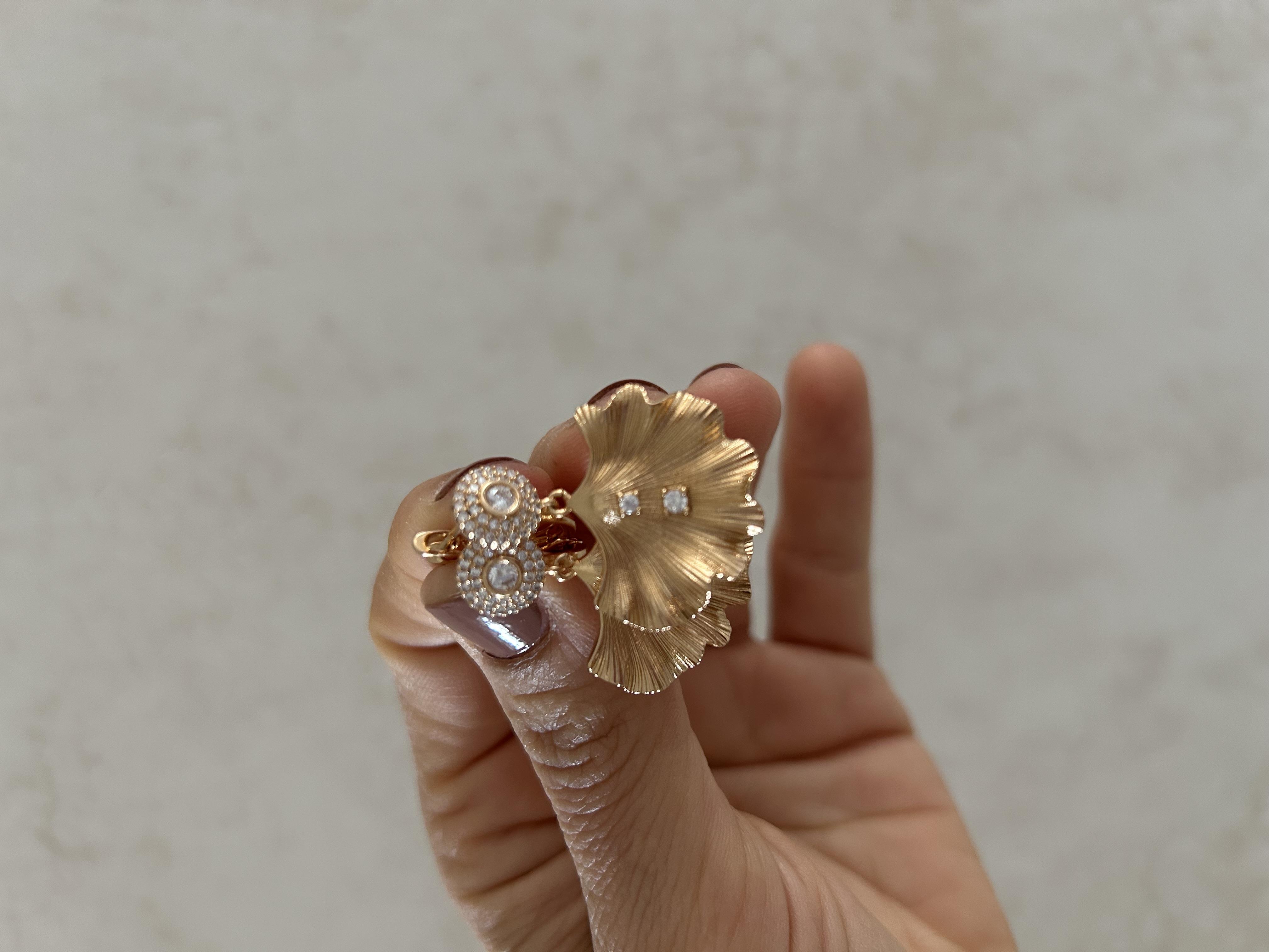 Taşlı tasarım bakır renk küpe 