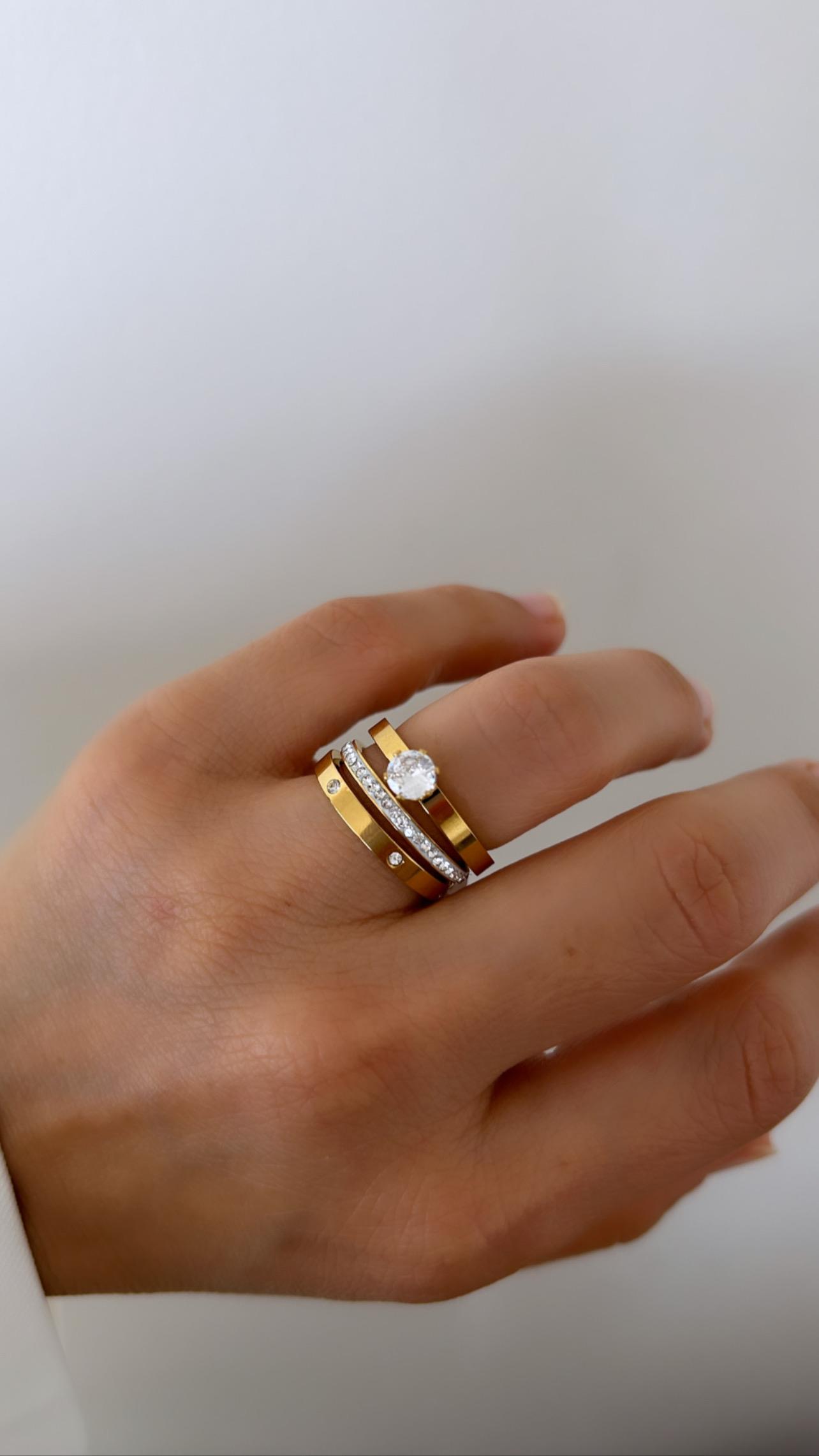 Tek taşlı üçlü alyans