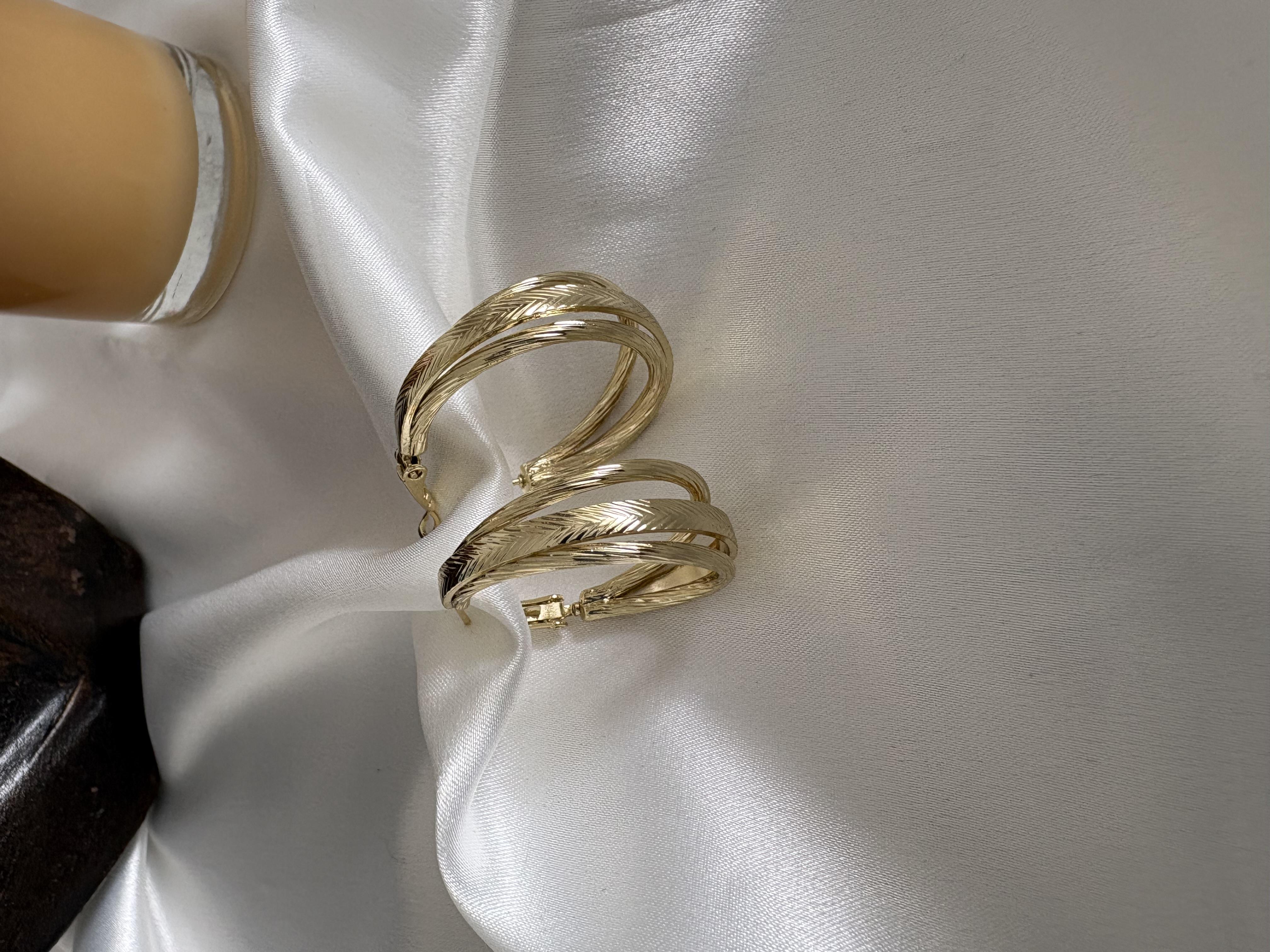 Üç halka sıra model küpe 