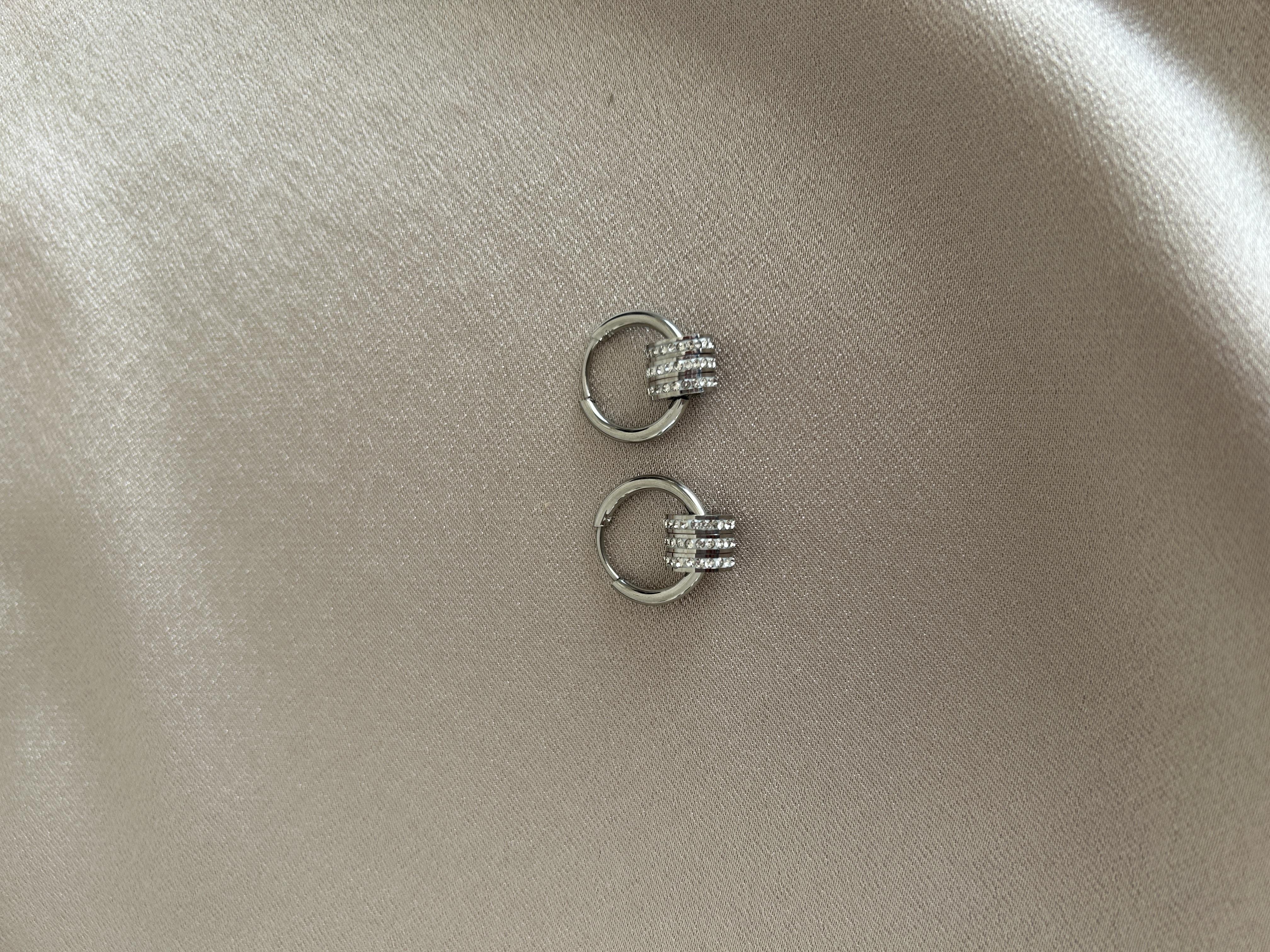 Üç taşlı gümüş halka küpe 