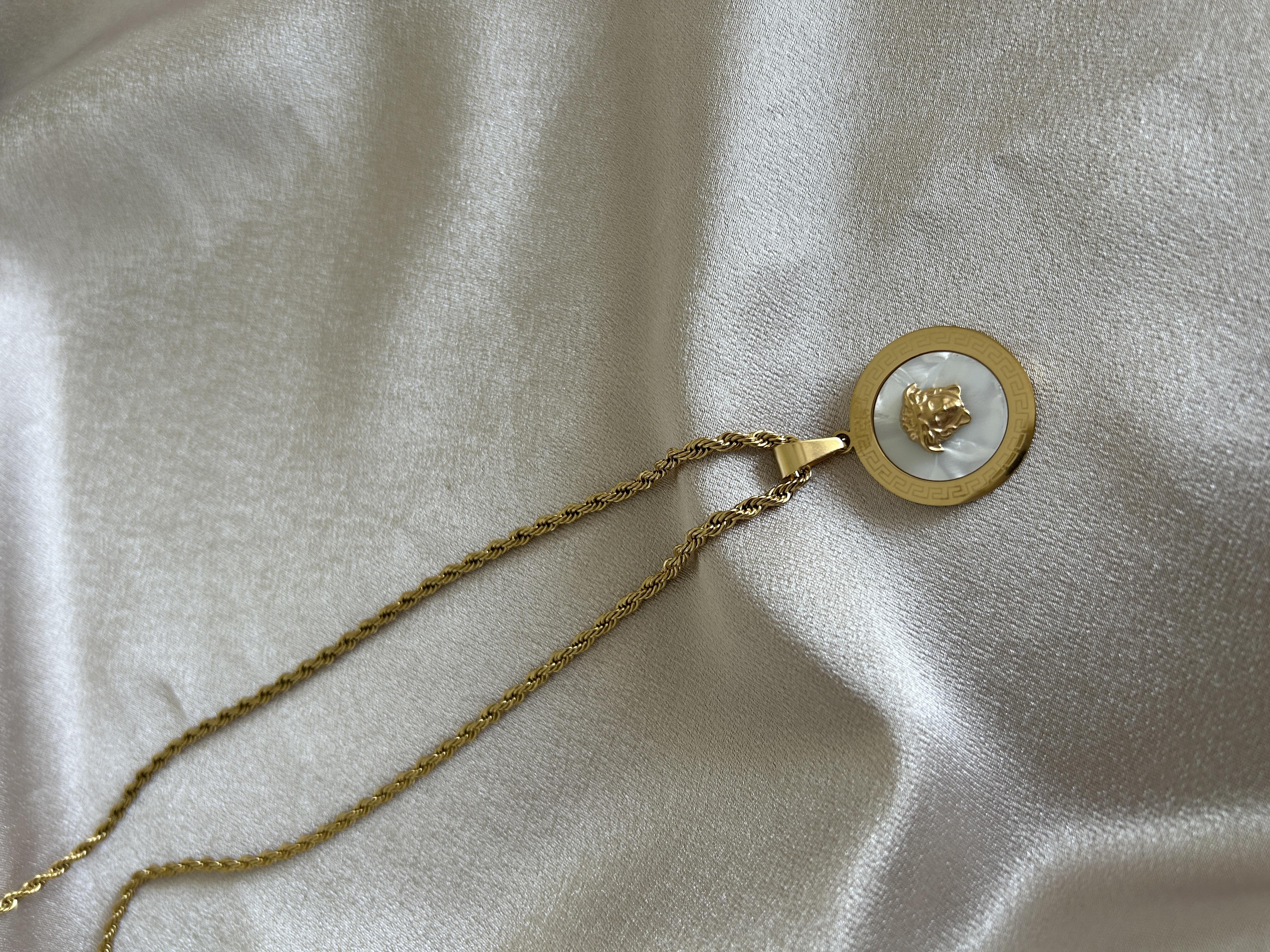 Versage beyaz model kolye 