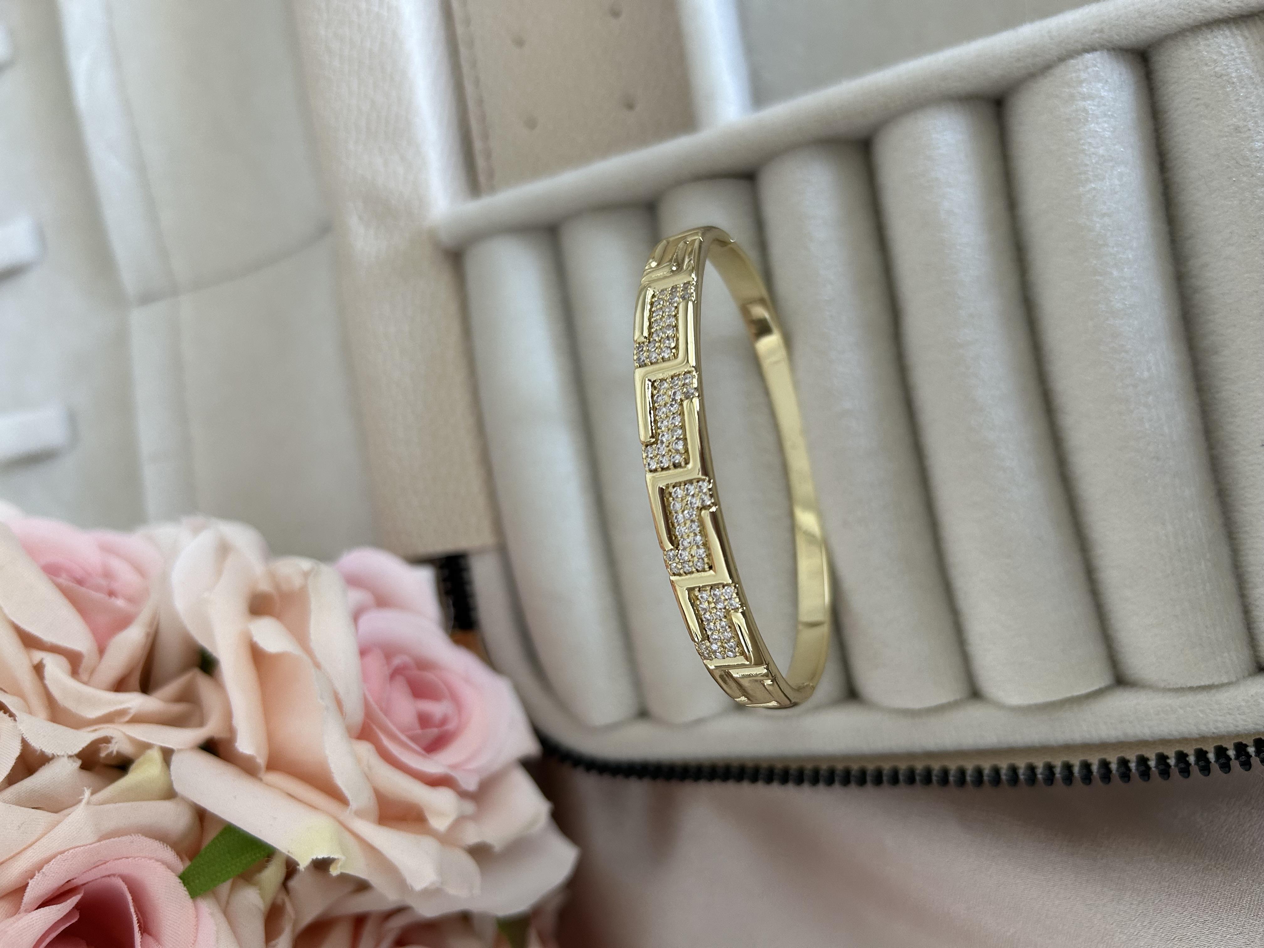 Versage taşlı 14K model kelepçe