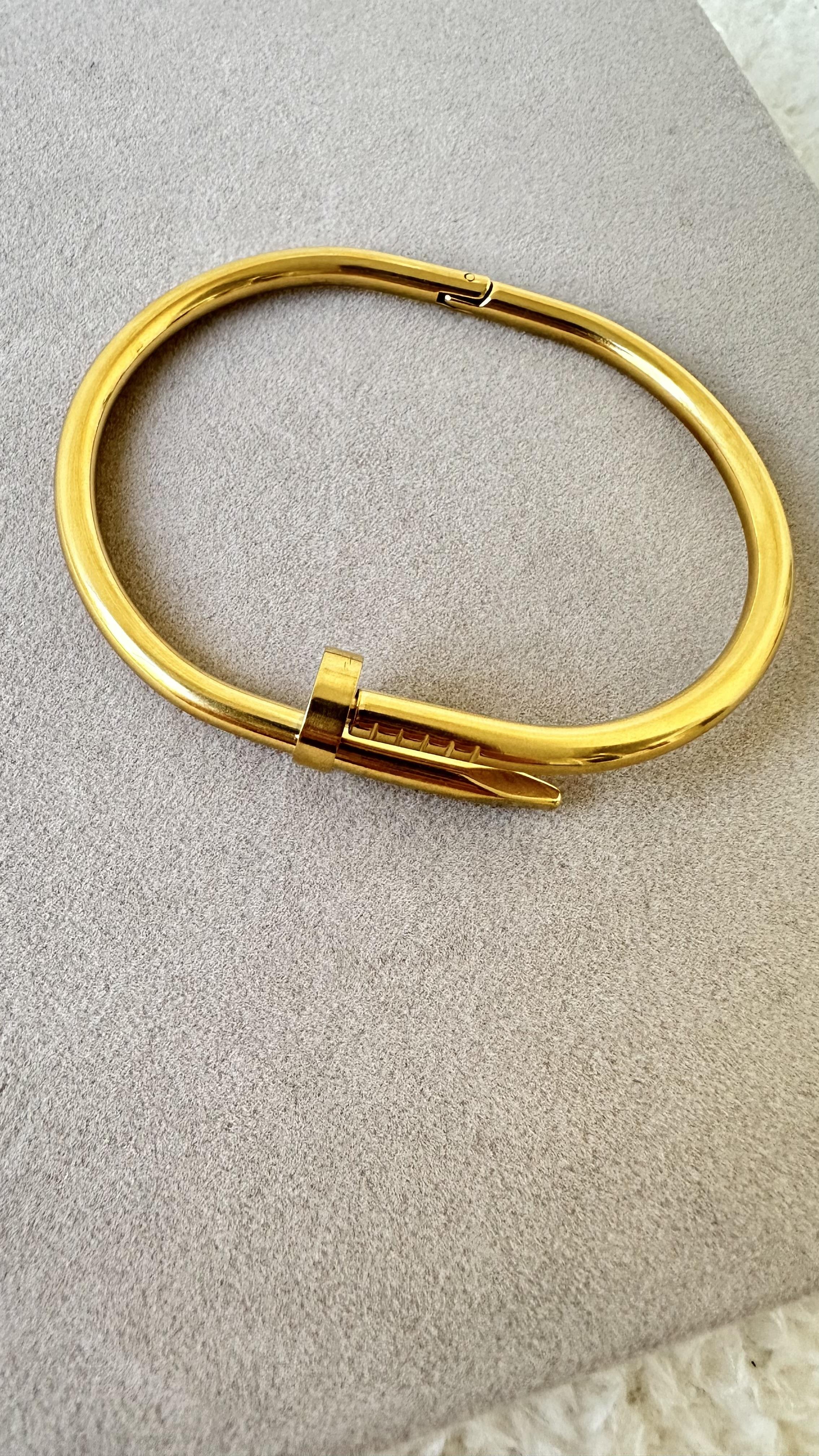 Özel Seri Marka Model Çivi Görünüm Gold Kelepçe