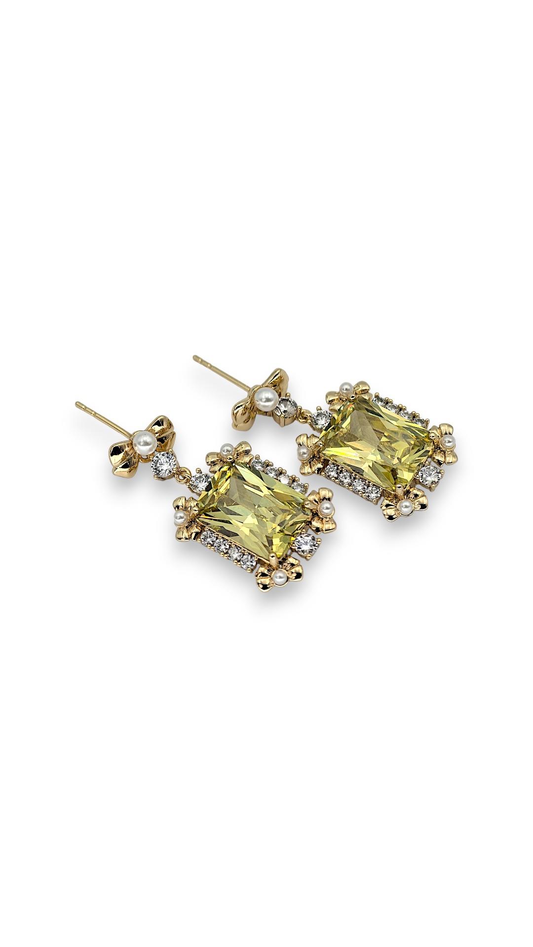 Fiyonk İnci Detaylı Taşlı Sallantılı Küpe 14K Gold 33mm