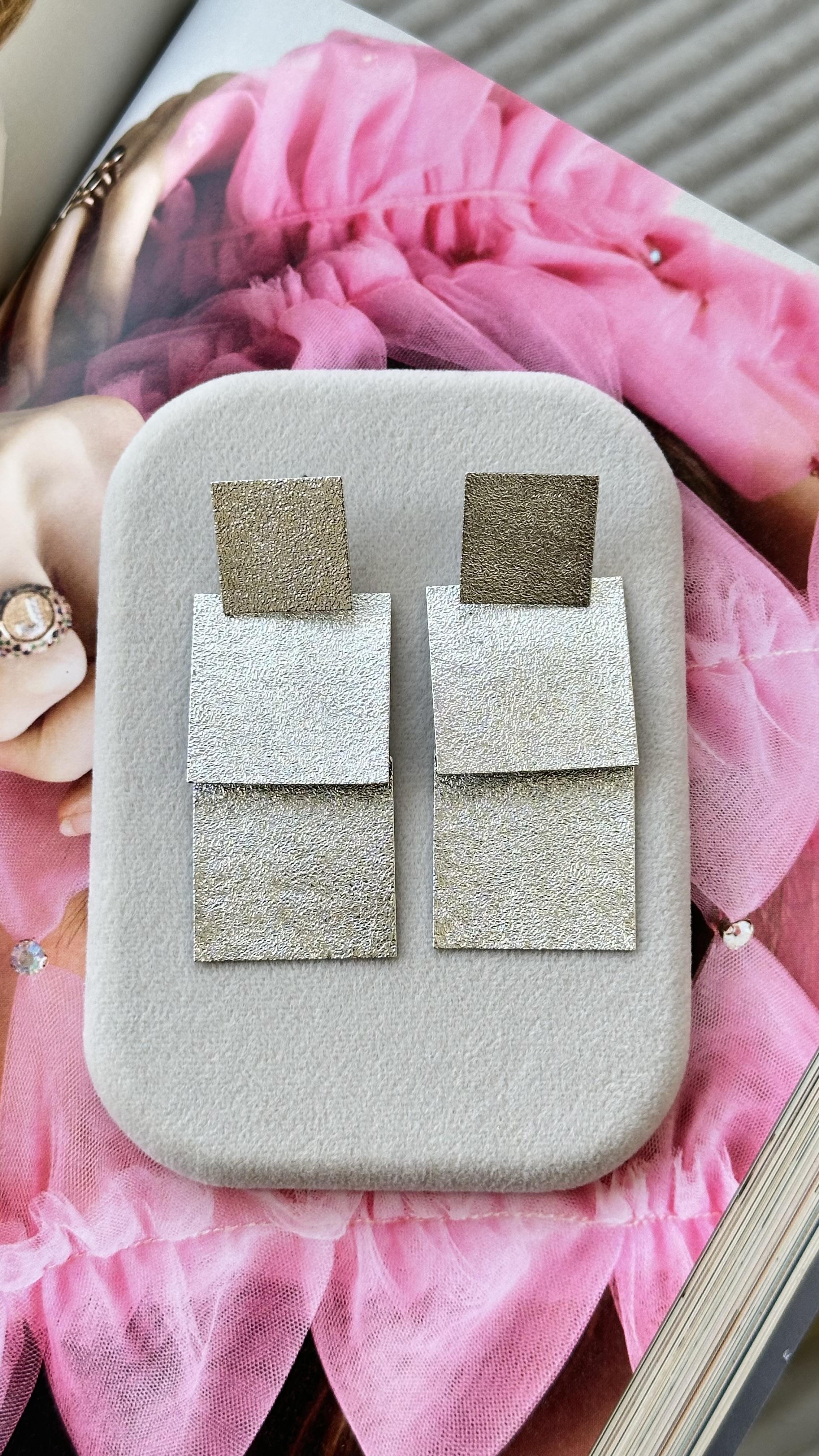 Mat Kare Uzun Plaka Küpe Silver