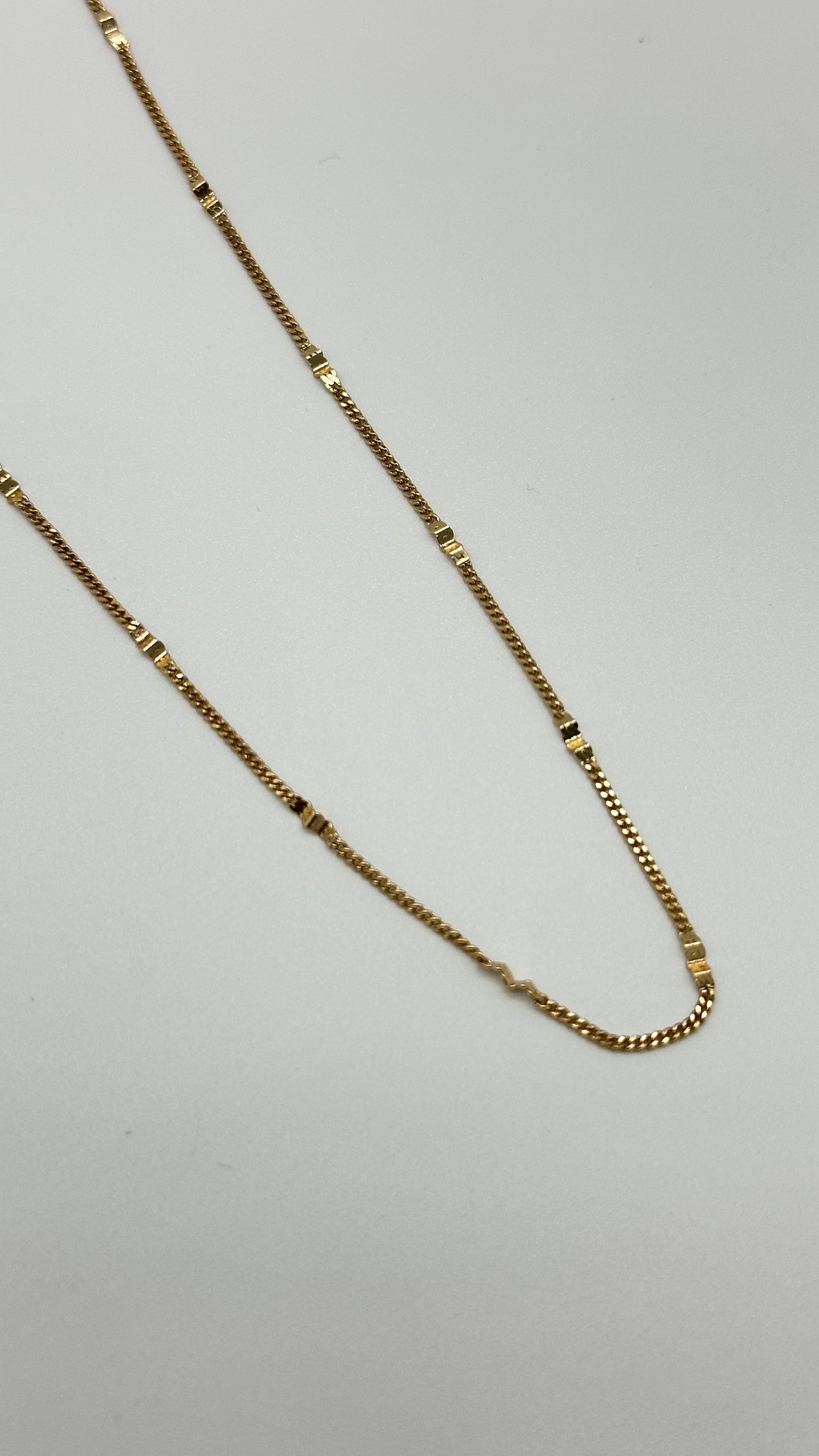 Pulcuklu İnce Zarif Kolye