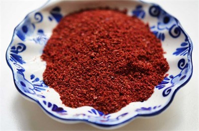 SUMAK (DİBEKTE DÖVÜLMÜŞ) - 500 GR 