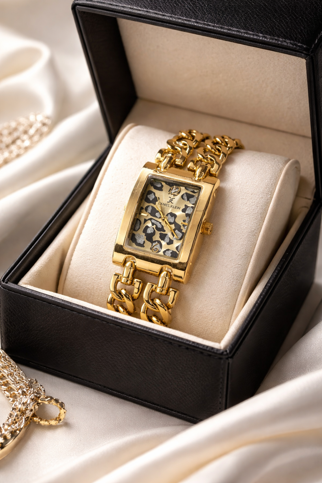 D K Leopar Model Saat