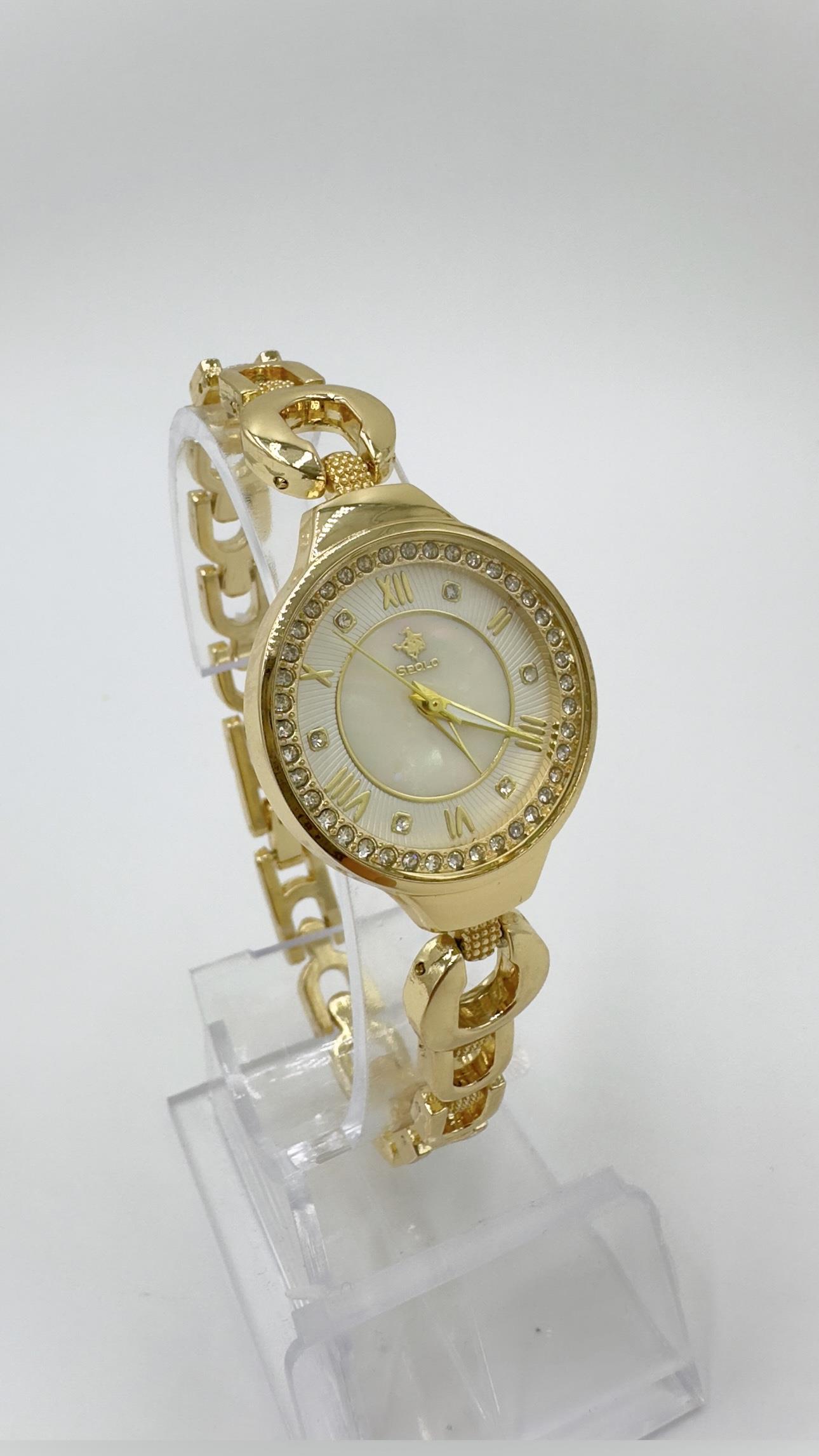 Gold Carrie Marka Model Taşlı Beyaz Kadranlı Saat