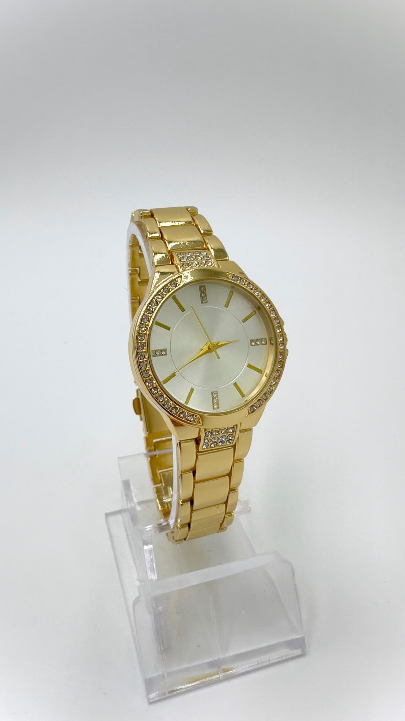 Gold Model Taşlı Beyaz Kadranlı Saat