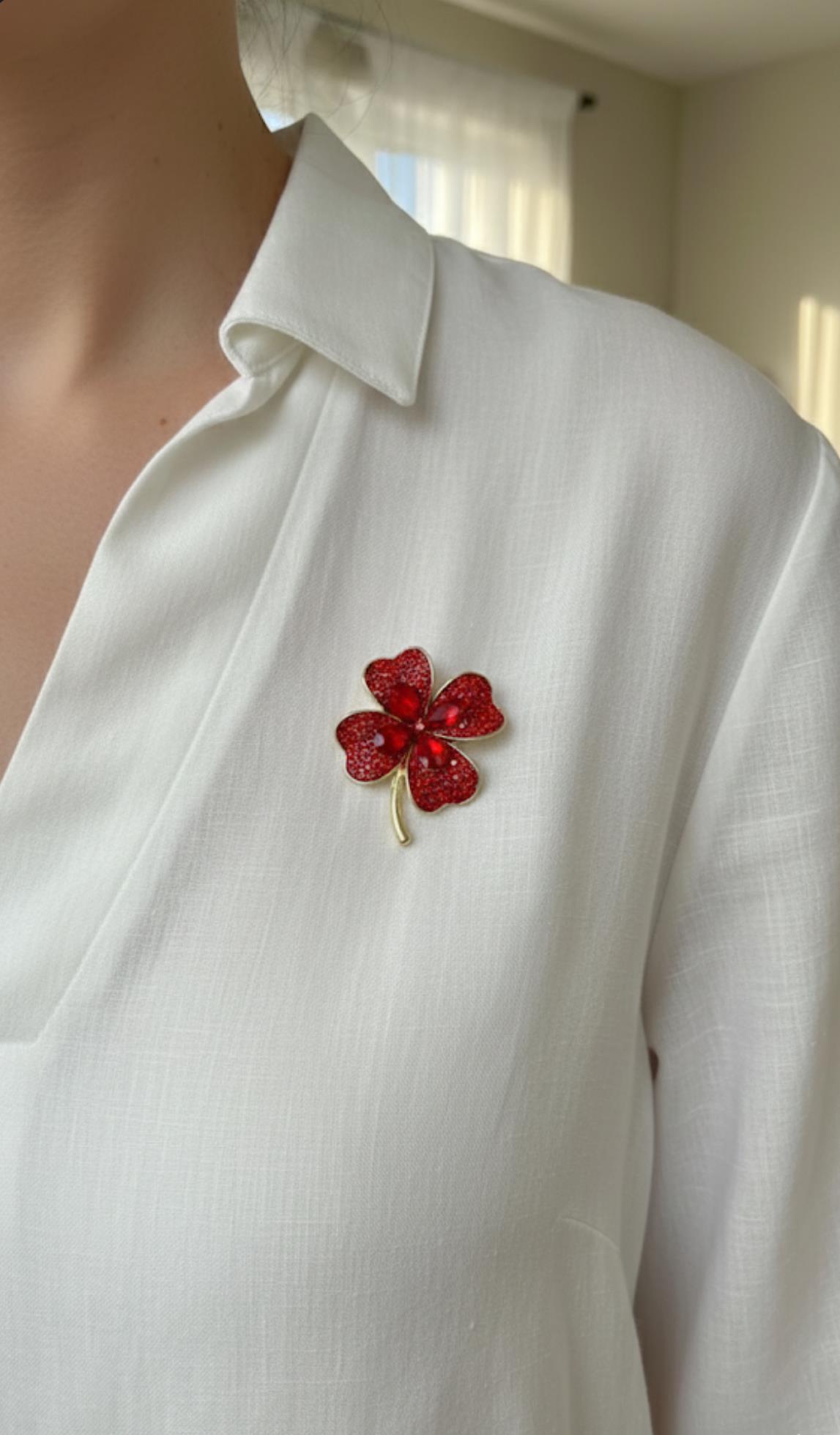 Kırmızı Yonca Model Broş