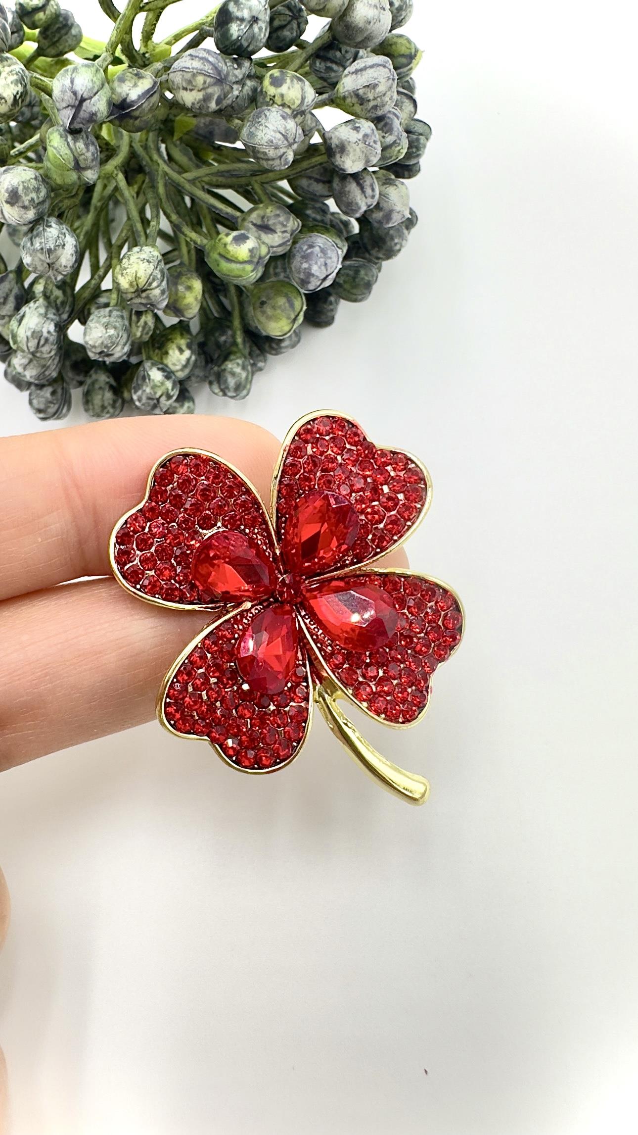 Kırmızı Yonca Model Broş