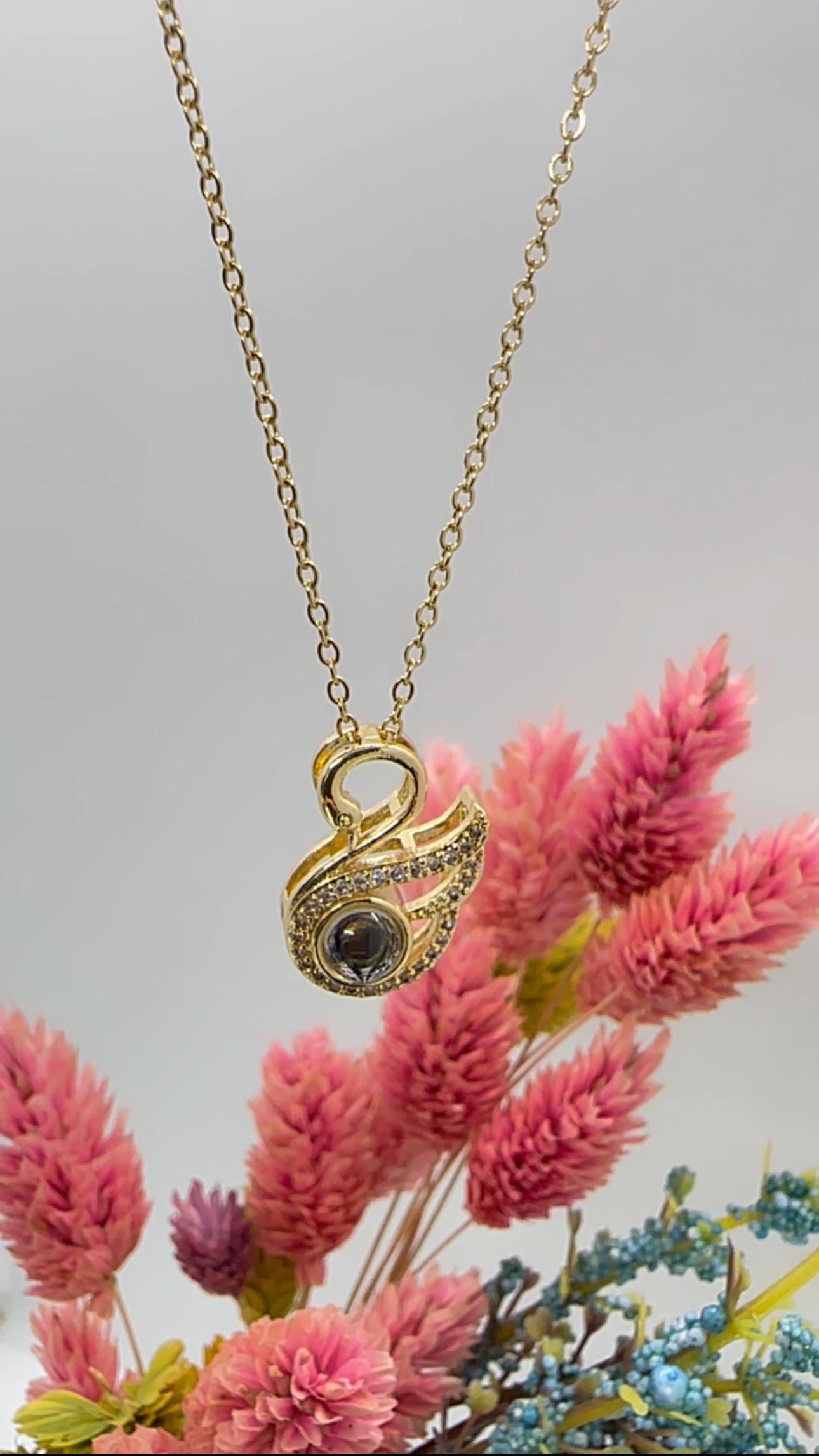 Kuğulu 100 Dilde Seni Seviyorum Kolyesi