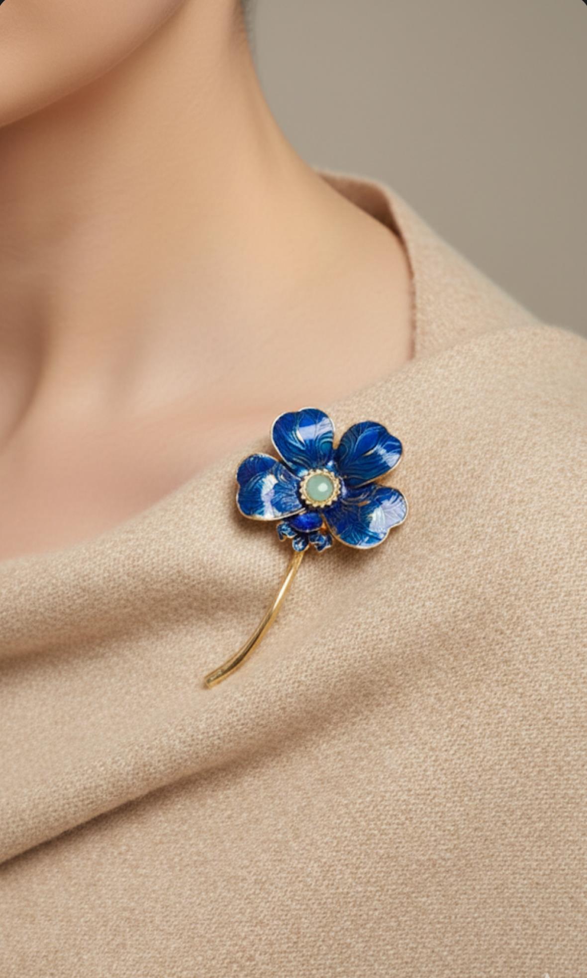 Mavi Flower Model Broş