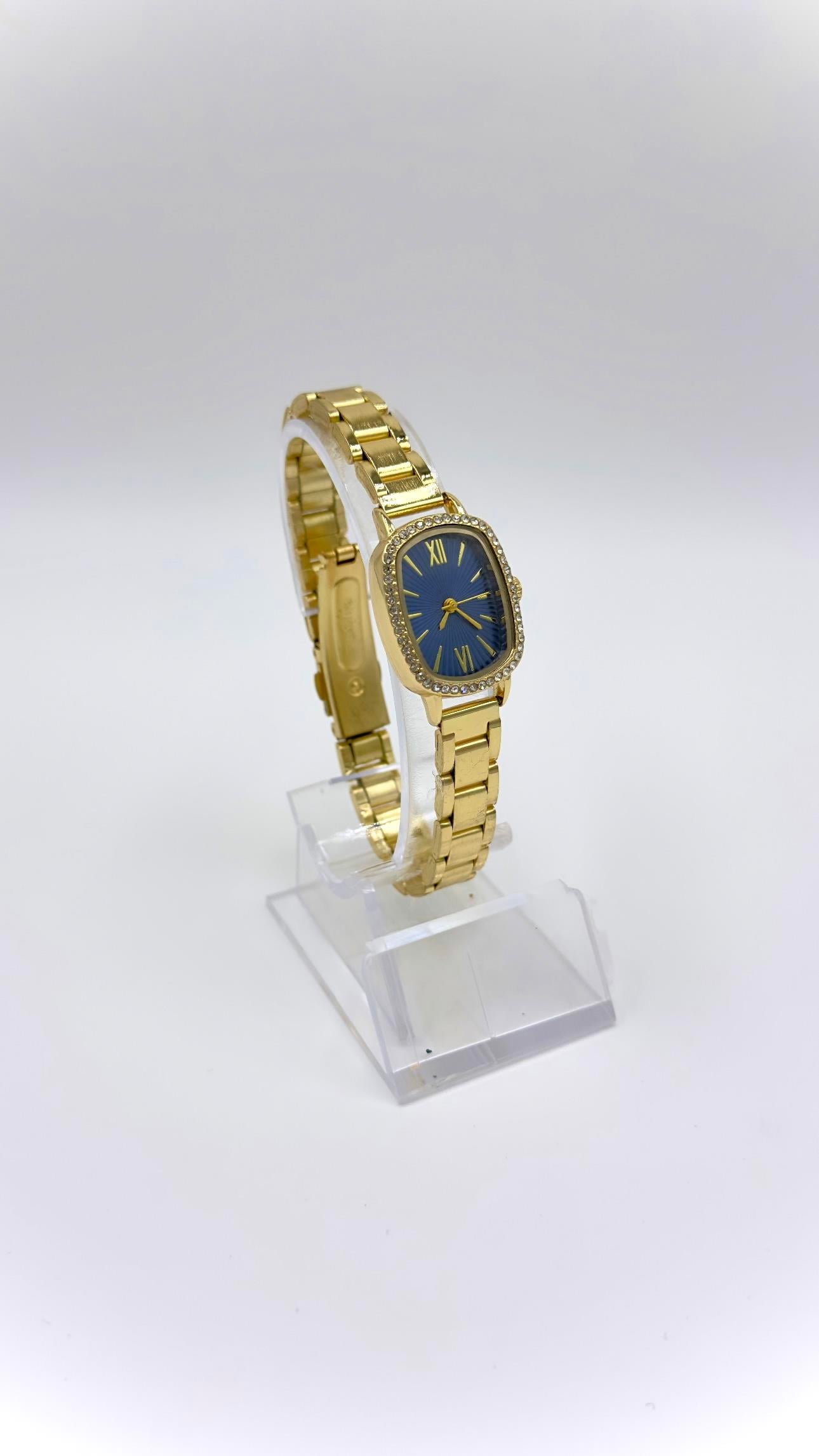 Oval Gold Taşlı Lacivert Kadranlı Saat