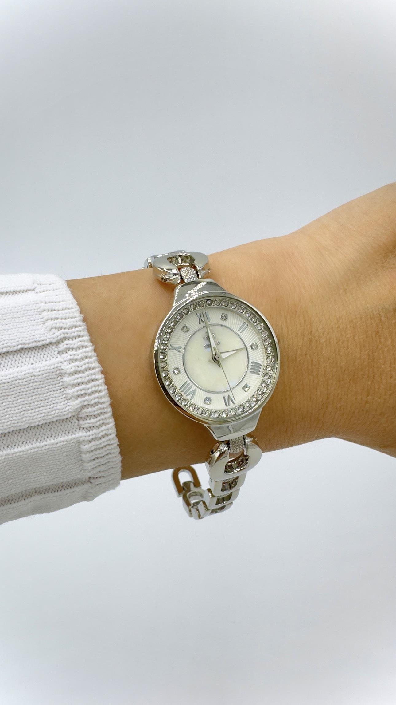 Sılver Carrie Marka Model Taşlı Beyaz Kadranlı Saat