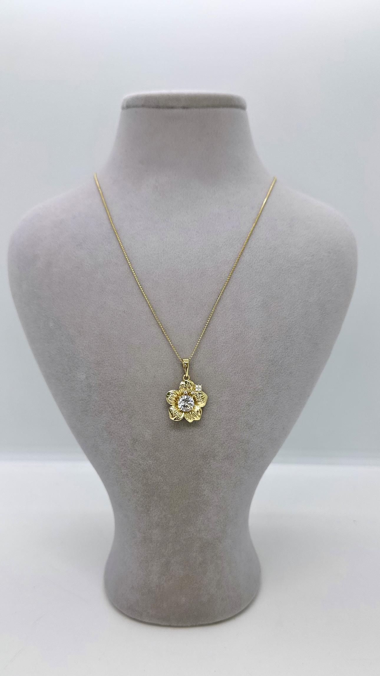 Vip 14 K Çiçek Model Kolye