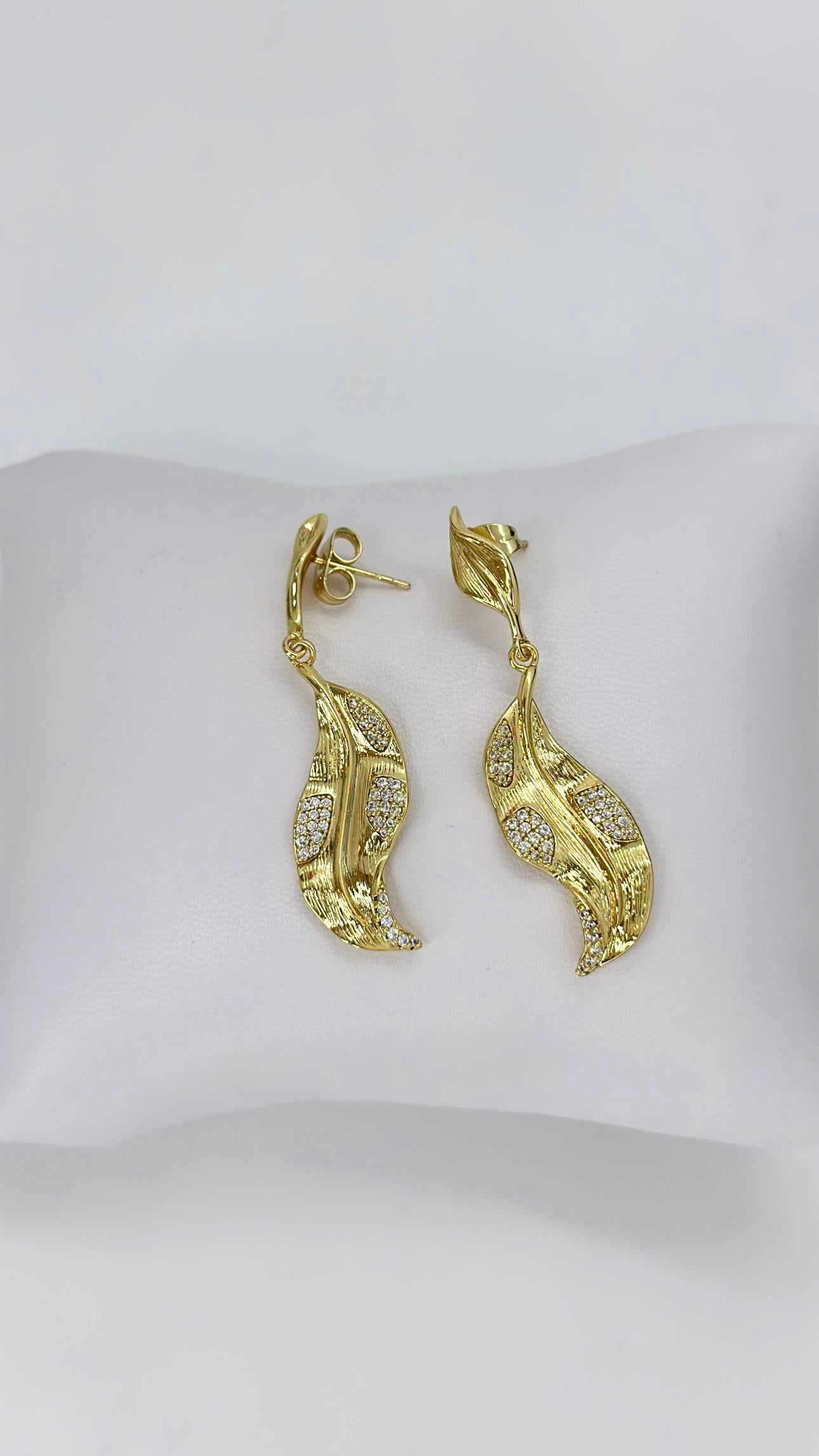 Vip 14 K İnce Detaylı Yaprak Küpe