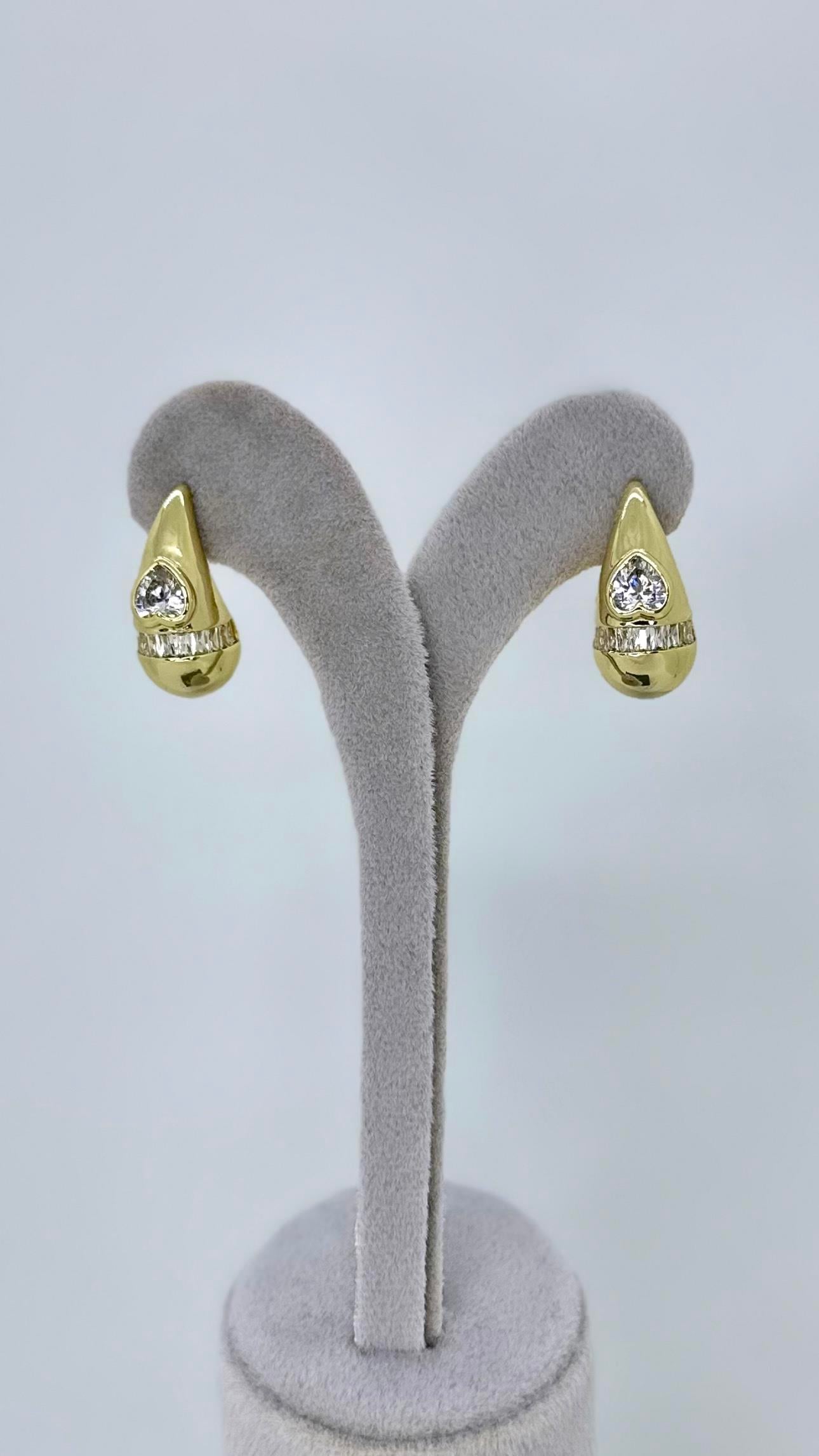 Vip 14 K Kalp Taşlı Detay Küpe