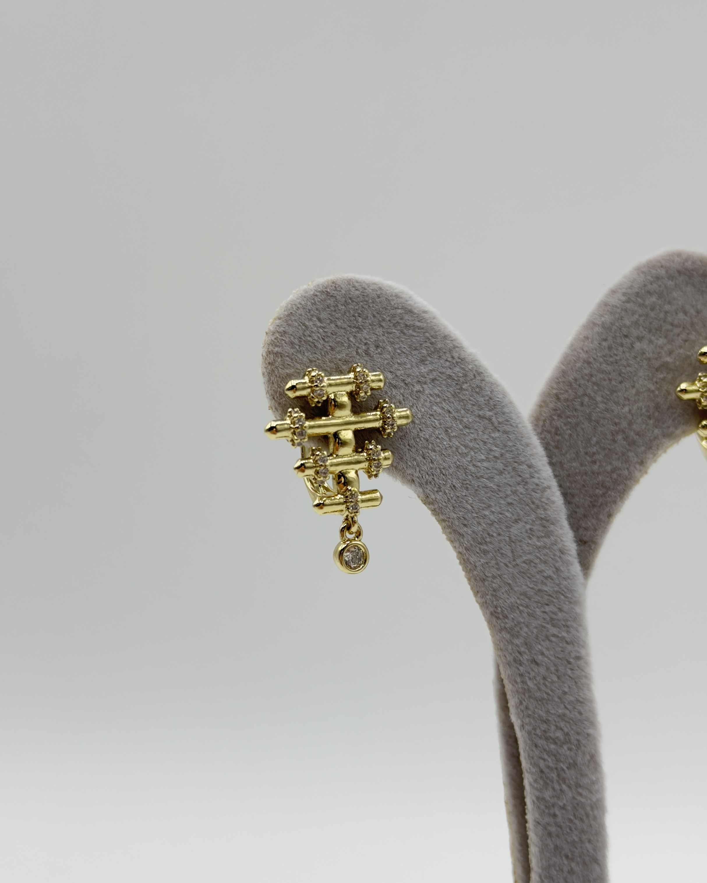 Vip 14 K Taşlı Merdiven Model Küpe