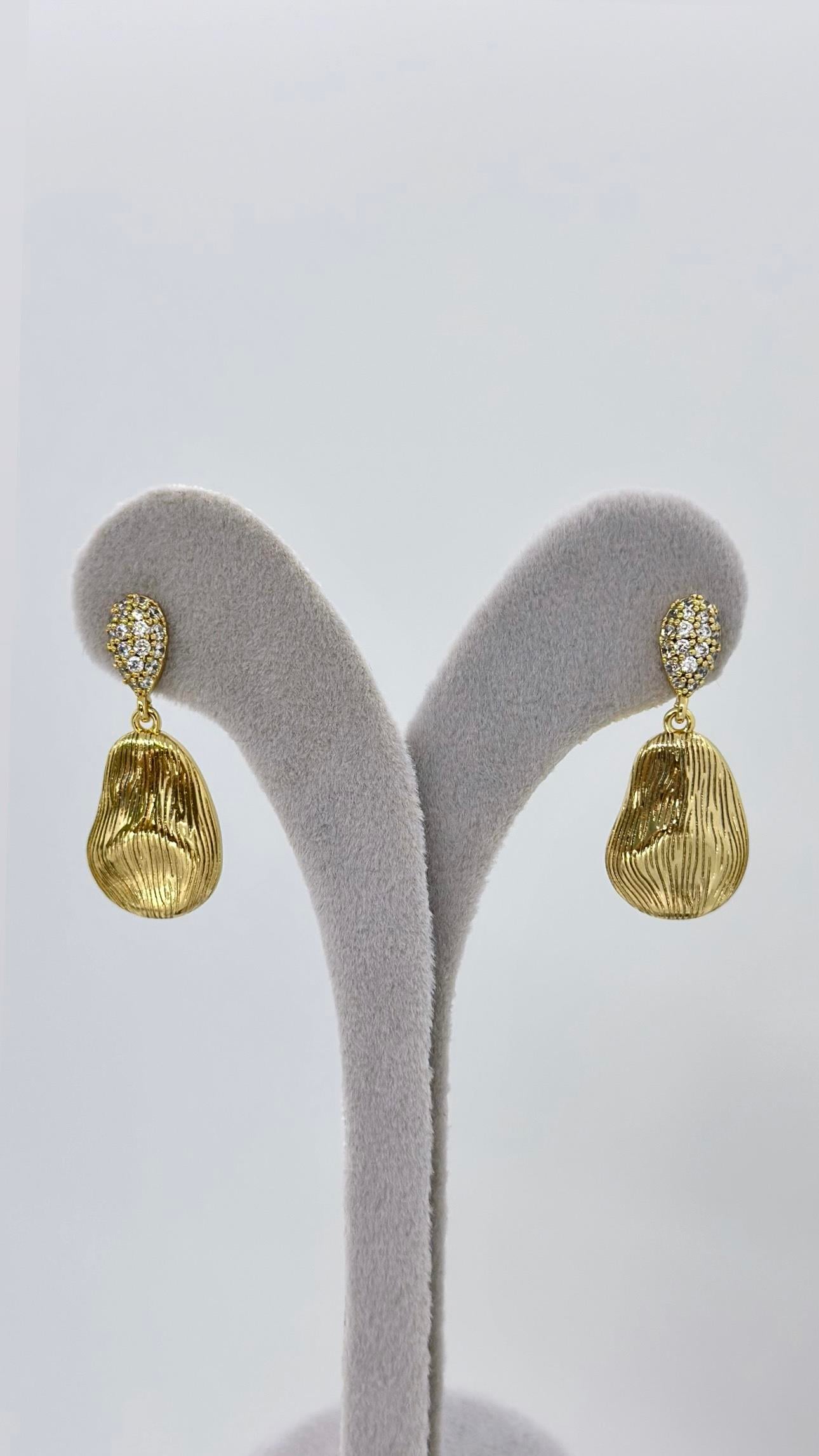 Vip 44 K Asimetrik Damla Küpe