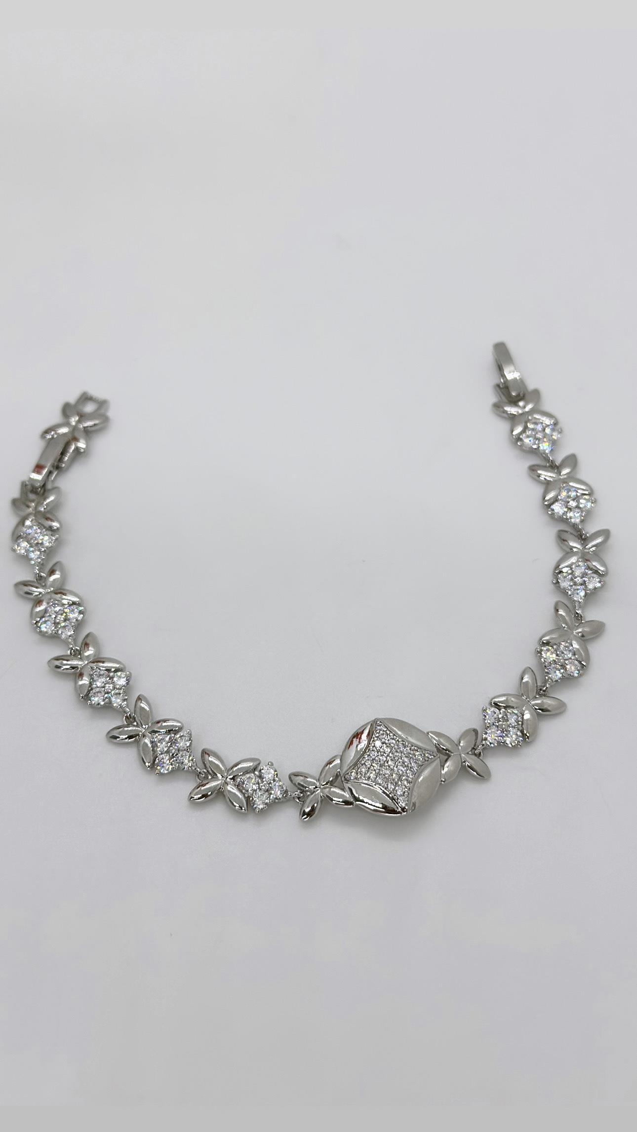 Vip Silver Çiçekli Bileklik