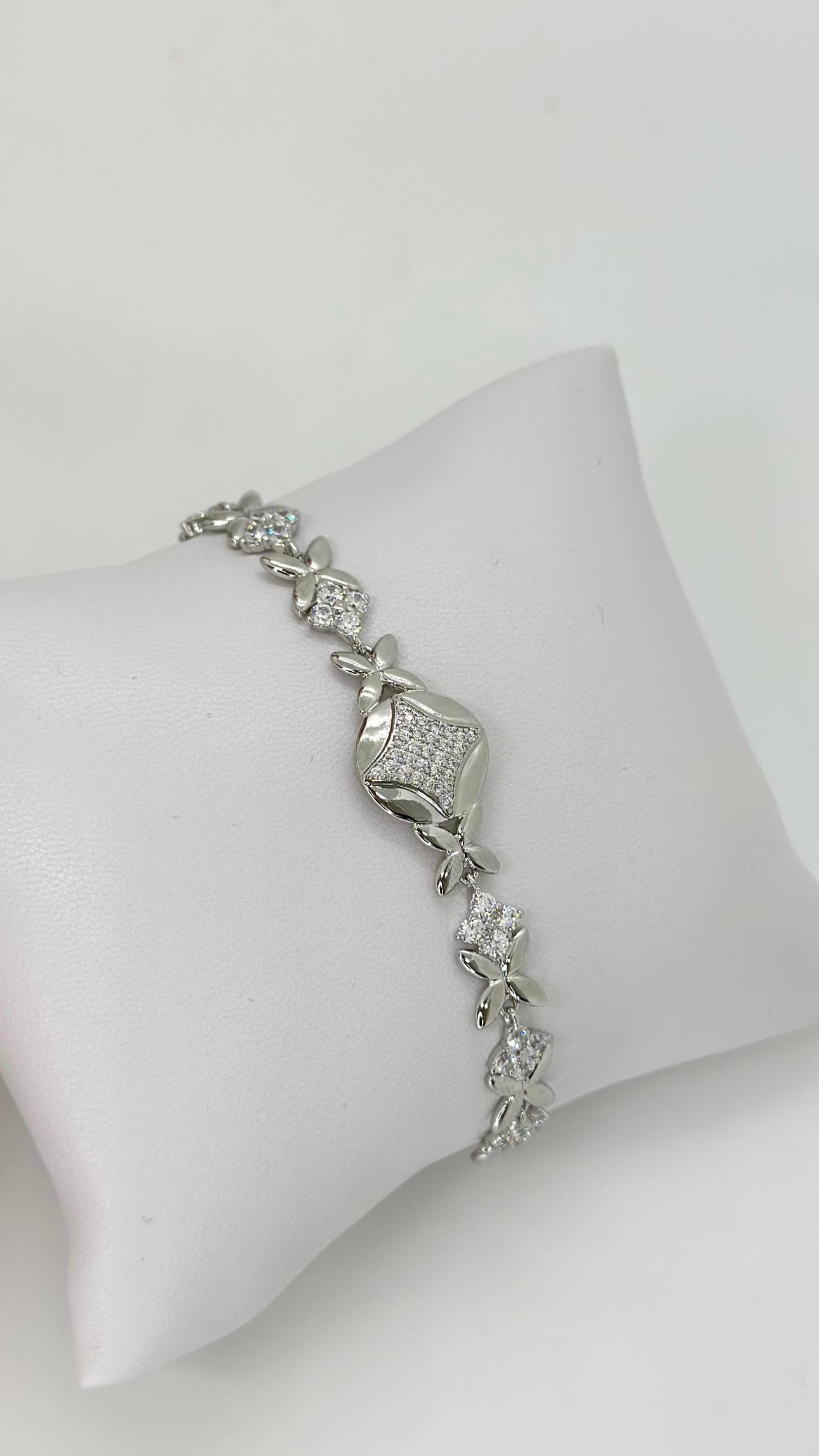 Vip Silver Çiçekli Bileklik