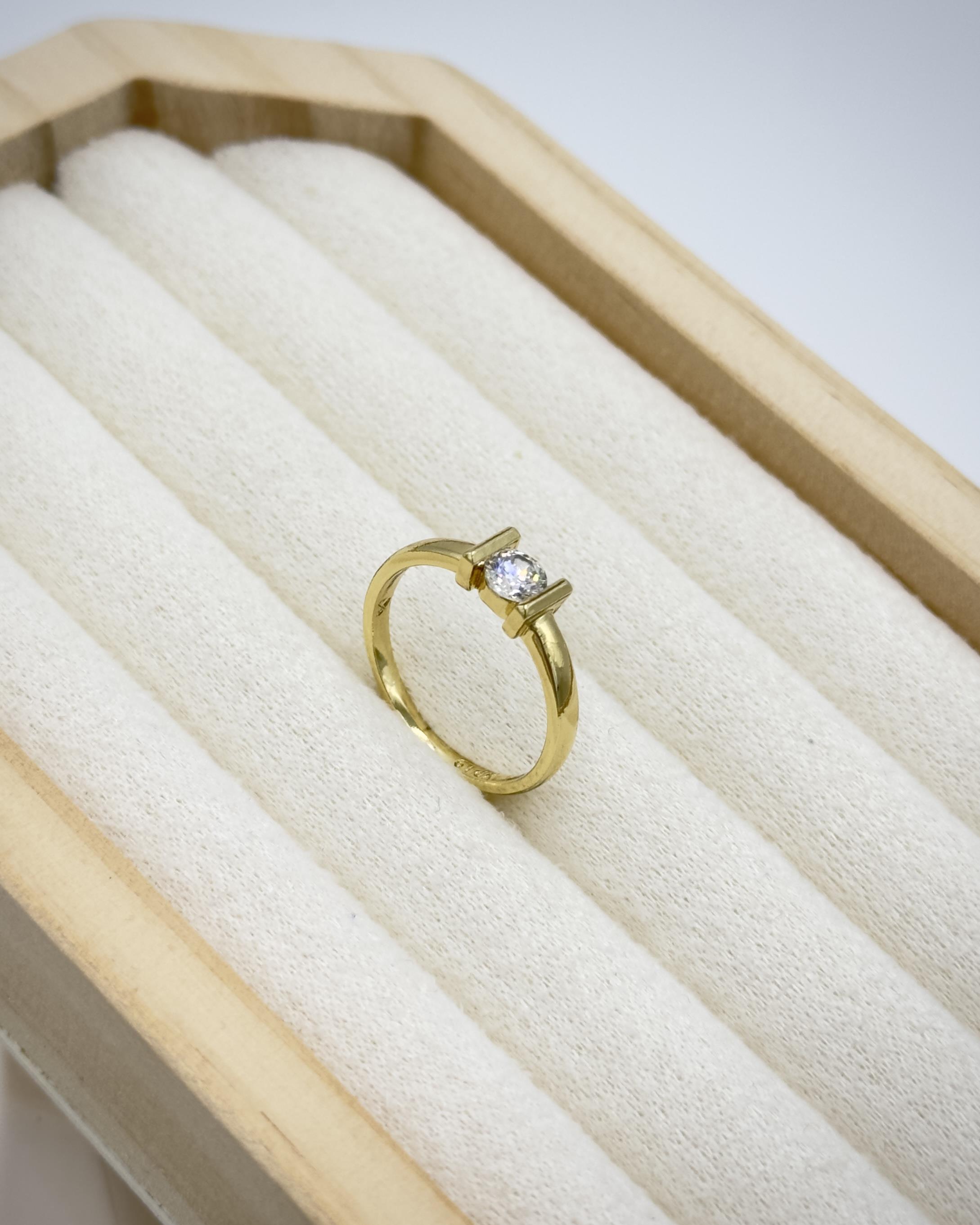 Vp 14 K Altın Kaplama Tek Taş Model Yüzük