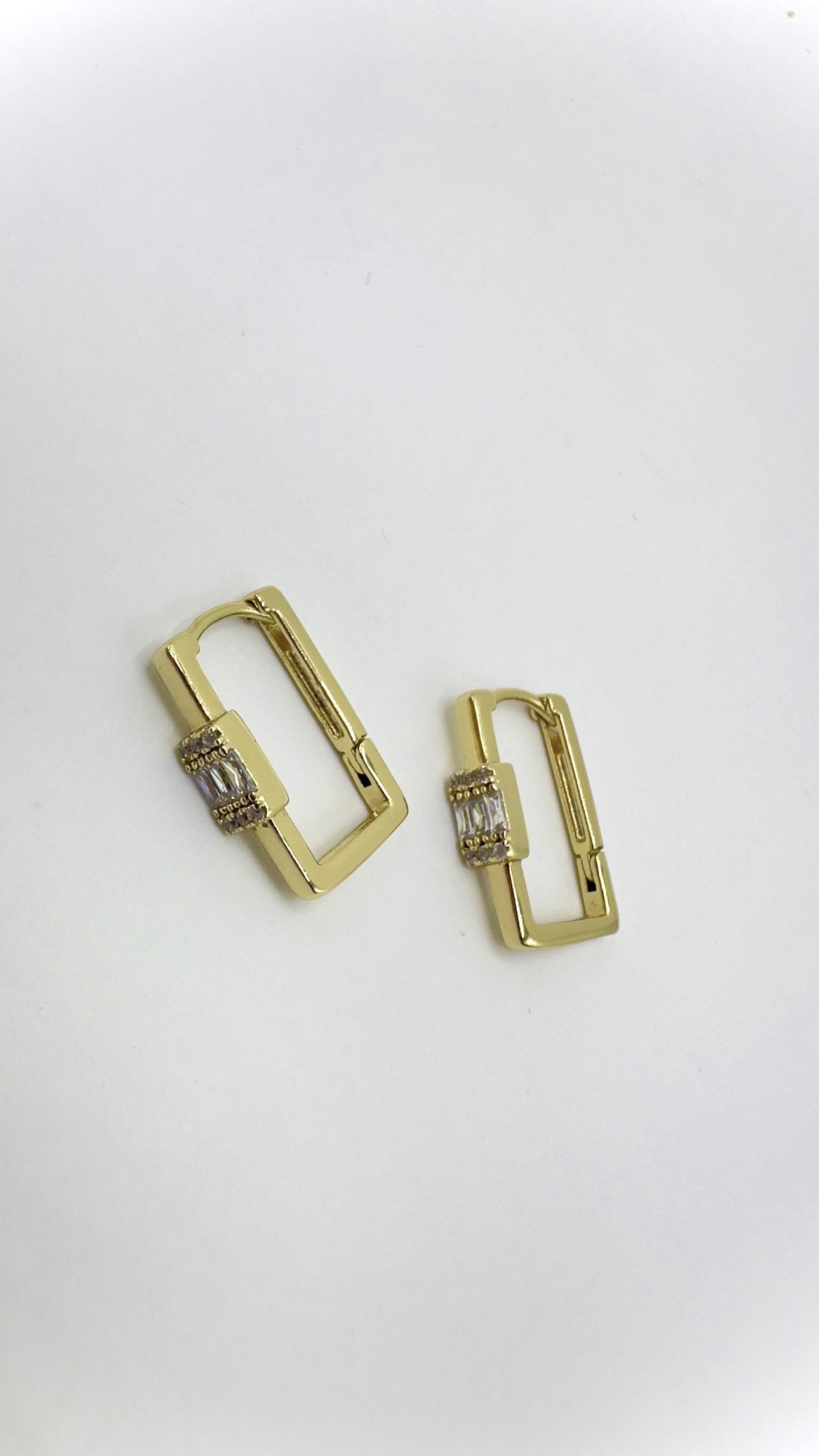 Vp 14 K Baget Taşlı Kare Model Küpe