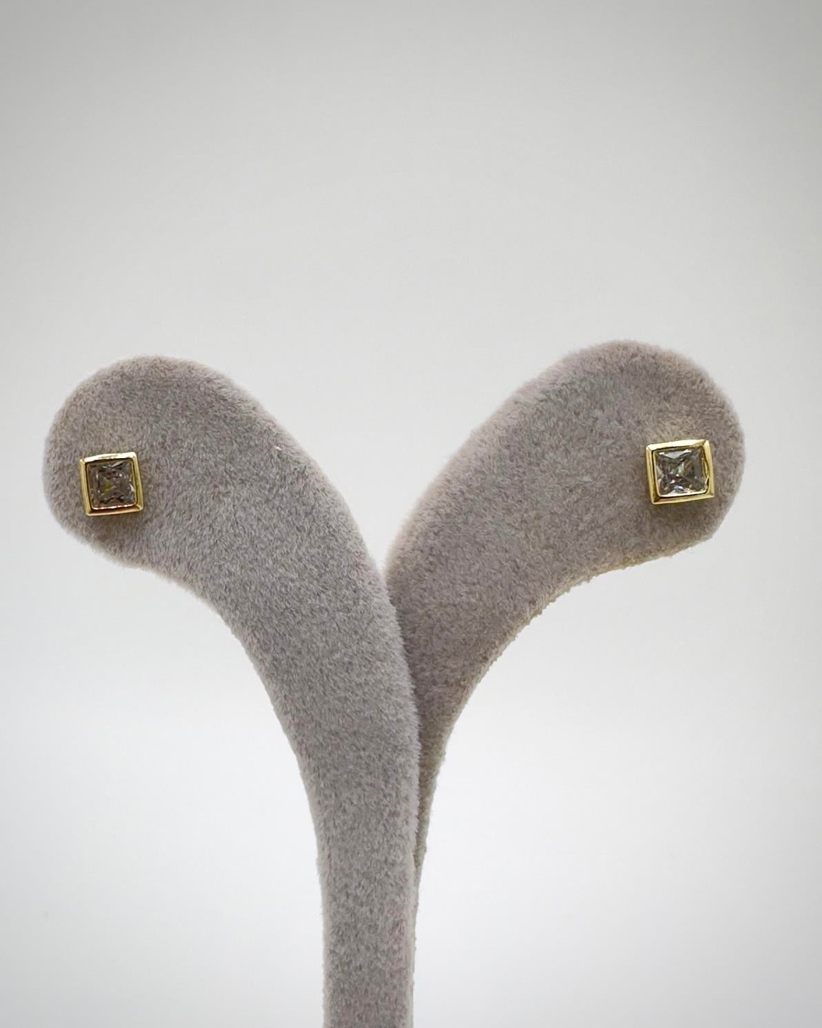 Vp 14 K Kare  Minyon Model Küpe