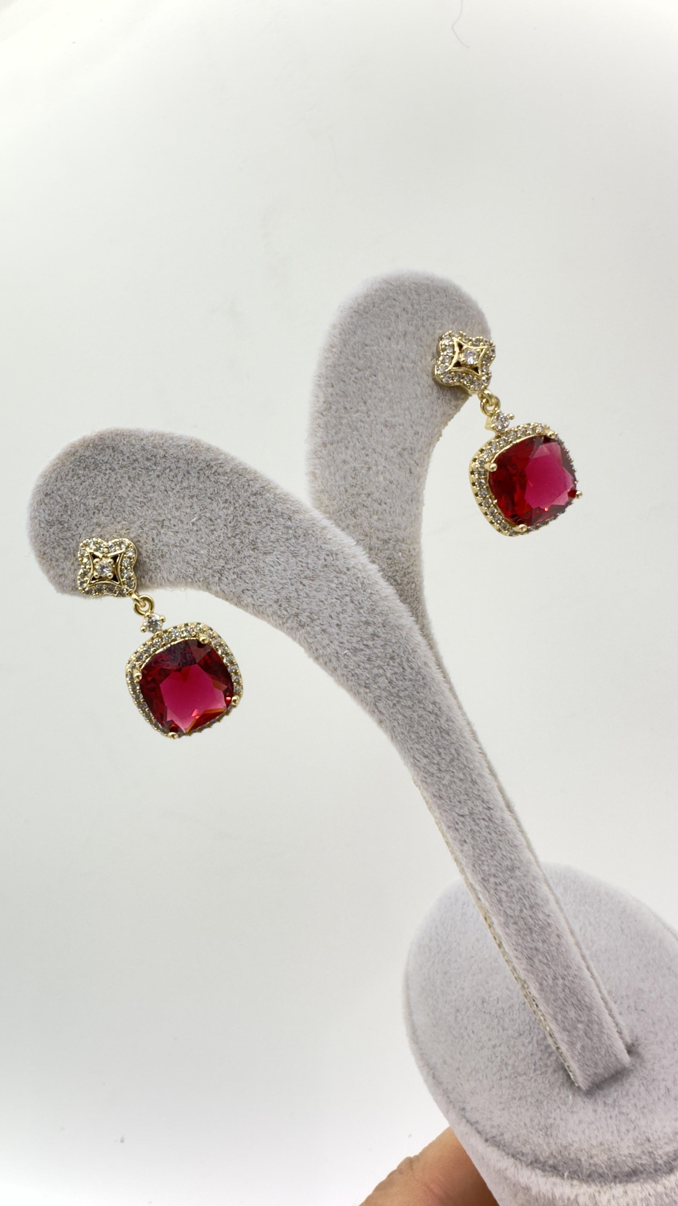 Vp 14 K Kırmızı Baget Salantılı Model Küpe