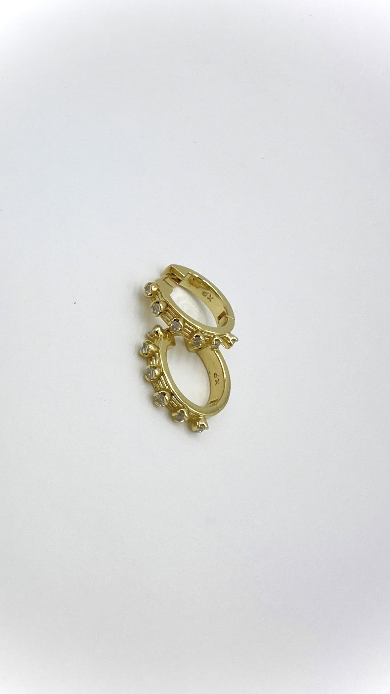 Vp 14 K Taşlı Halka Model Küpe