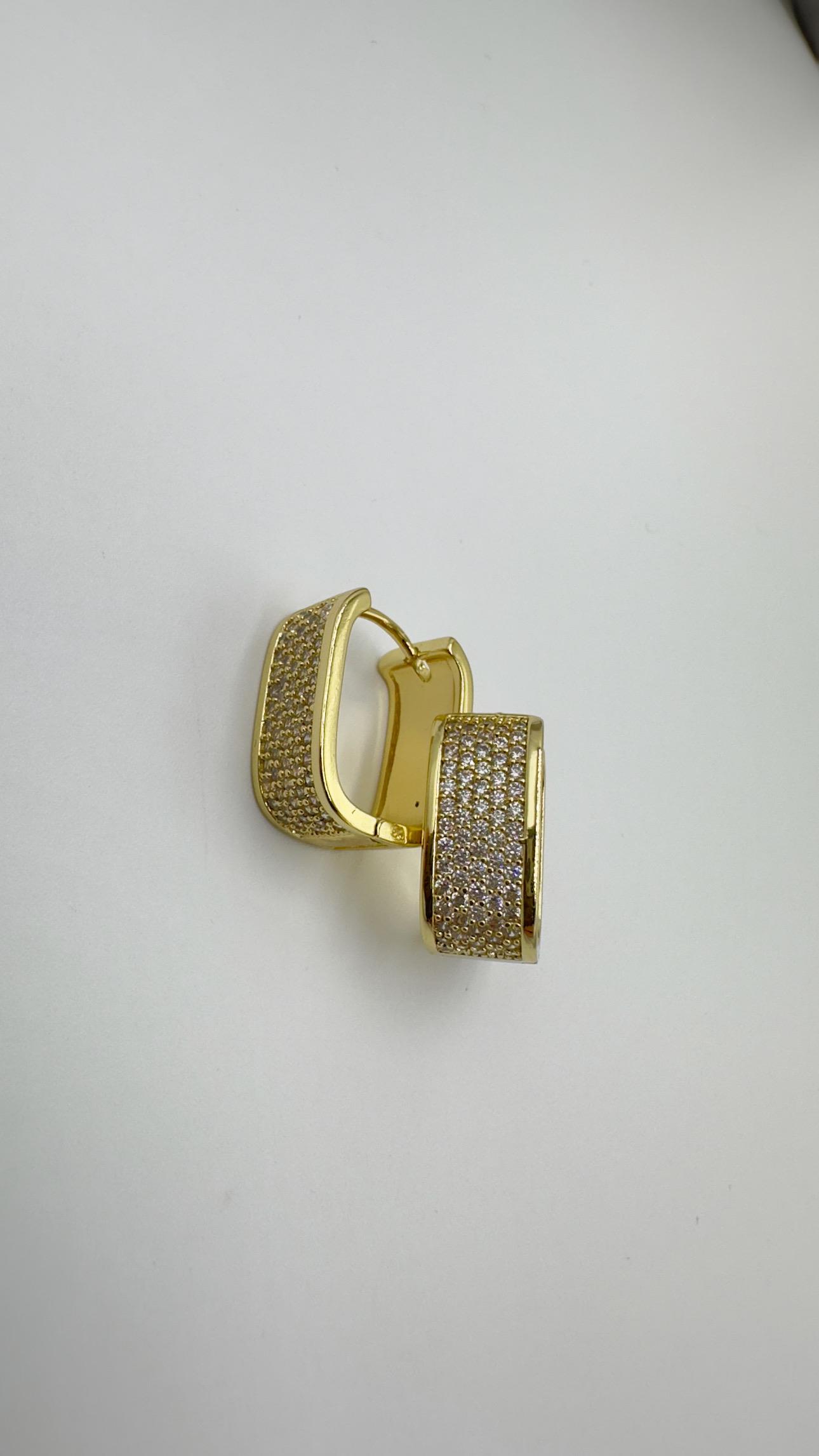 Vp 14 K Taşlı Kare Model Küpe