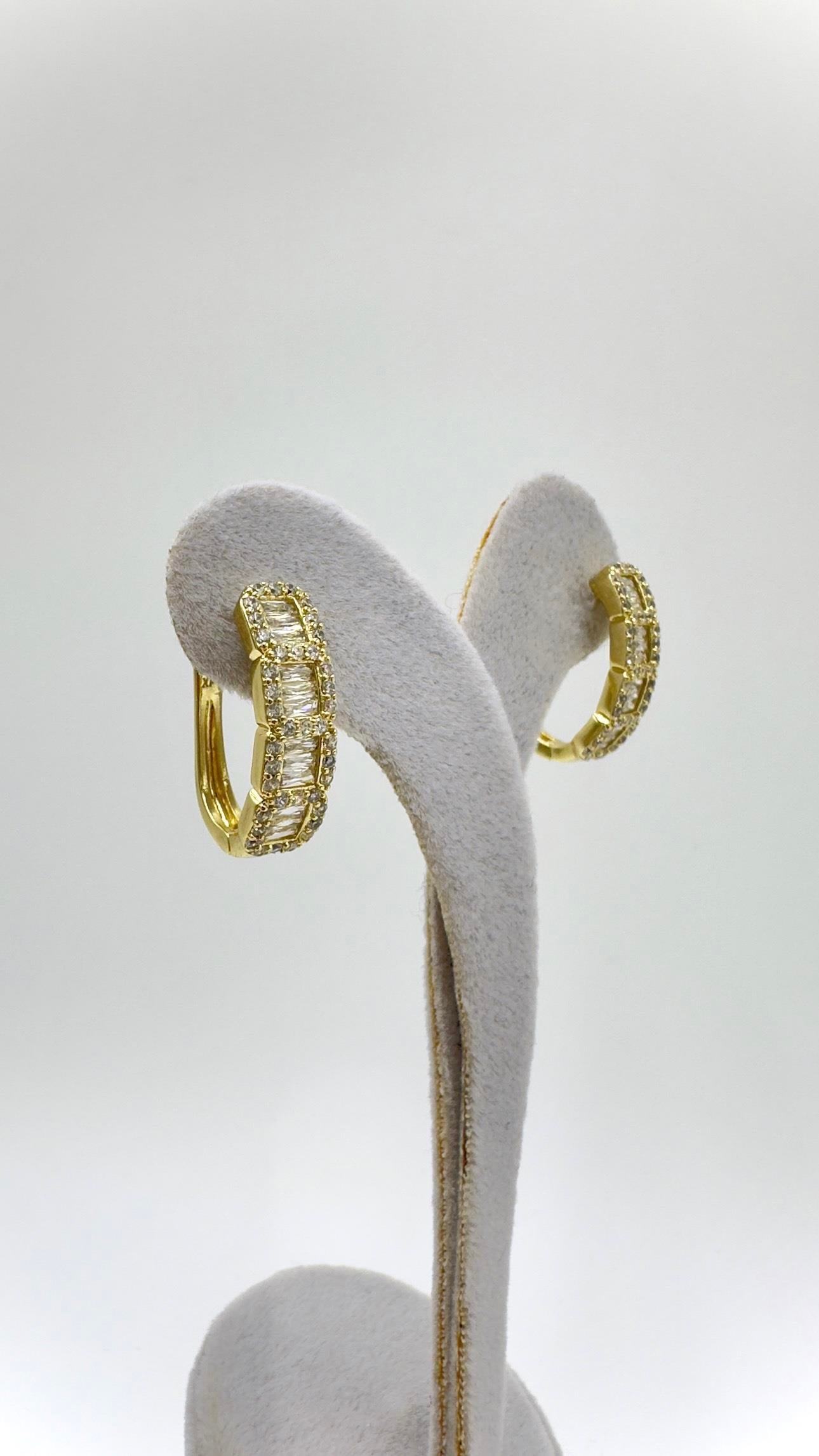 Vp 14 K Taşlı Oval Kare Model Küpe