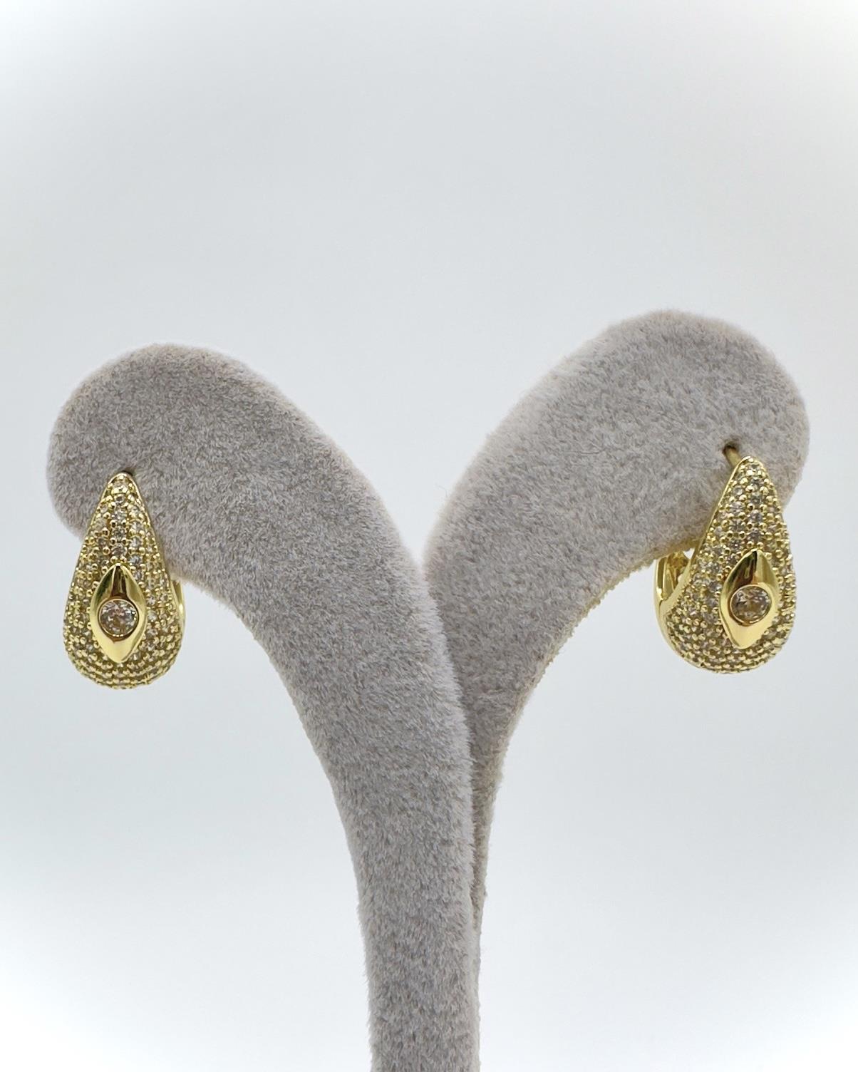 Vp 14 K Taşlı Oval Model Küpe