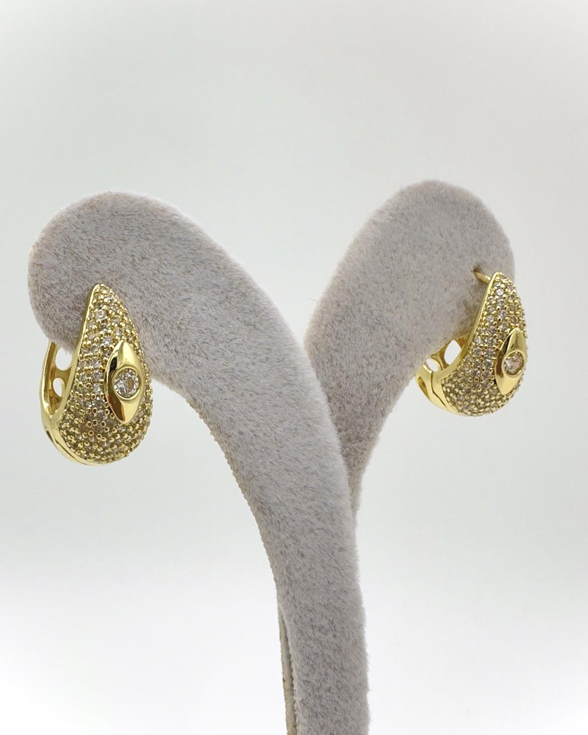 Vp 14 K Taşlı Oval Model Küpe