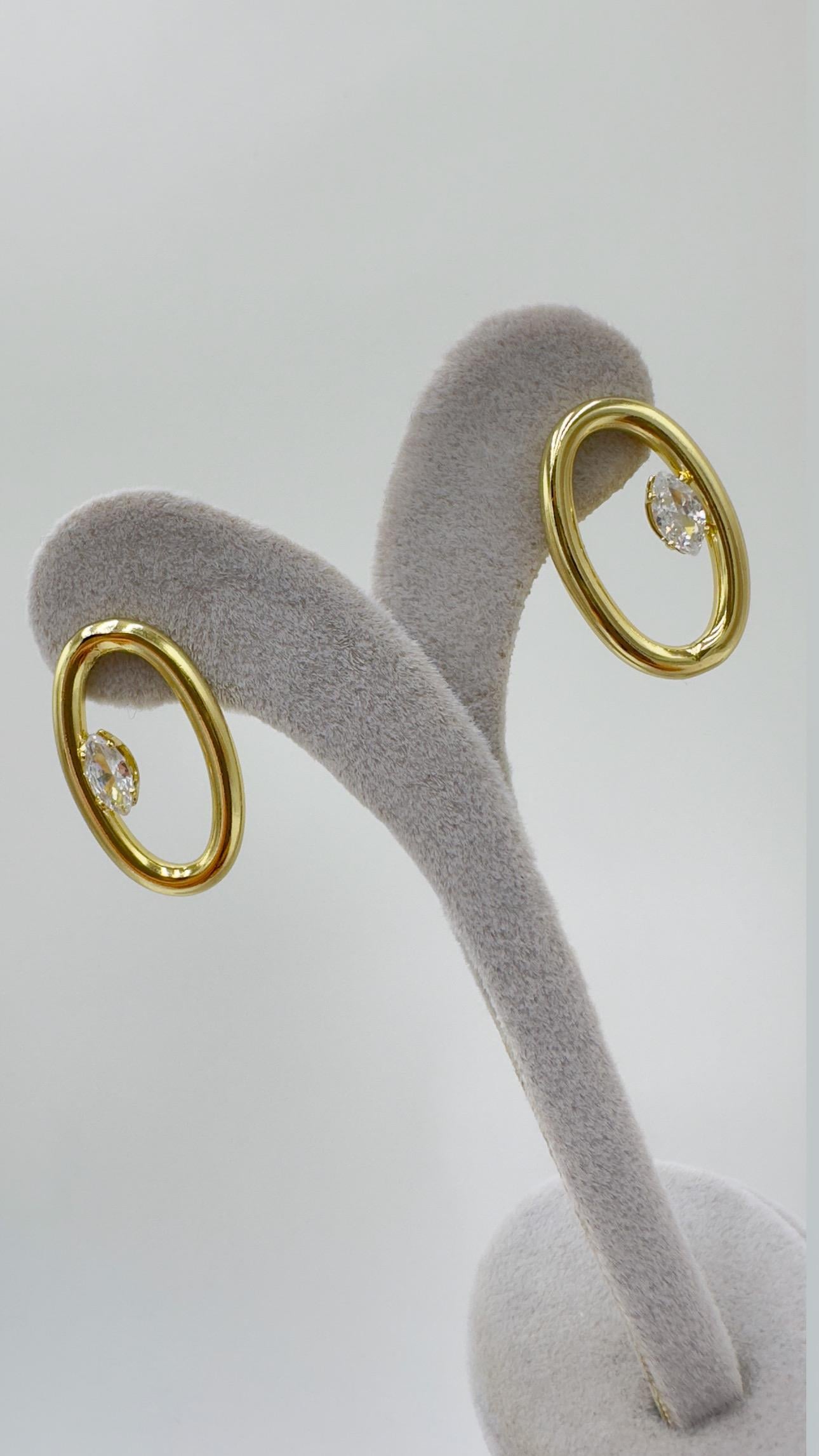 Vp 14 K Taşlı Oval Model Küpe