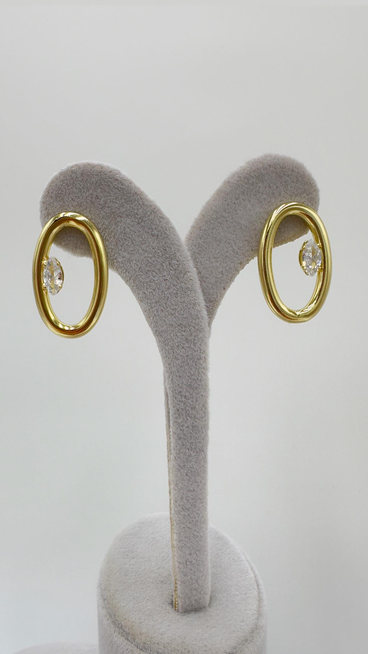 Vp 14 K Taşlı Oval Model Küpe