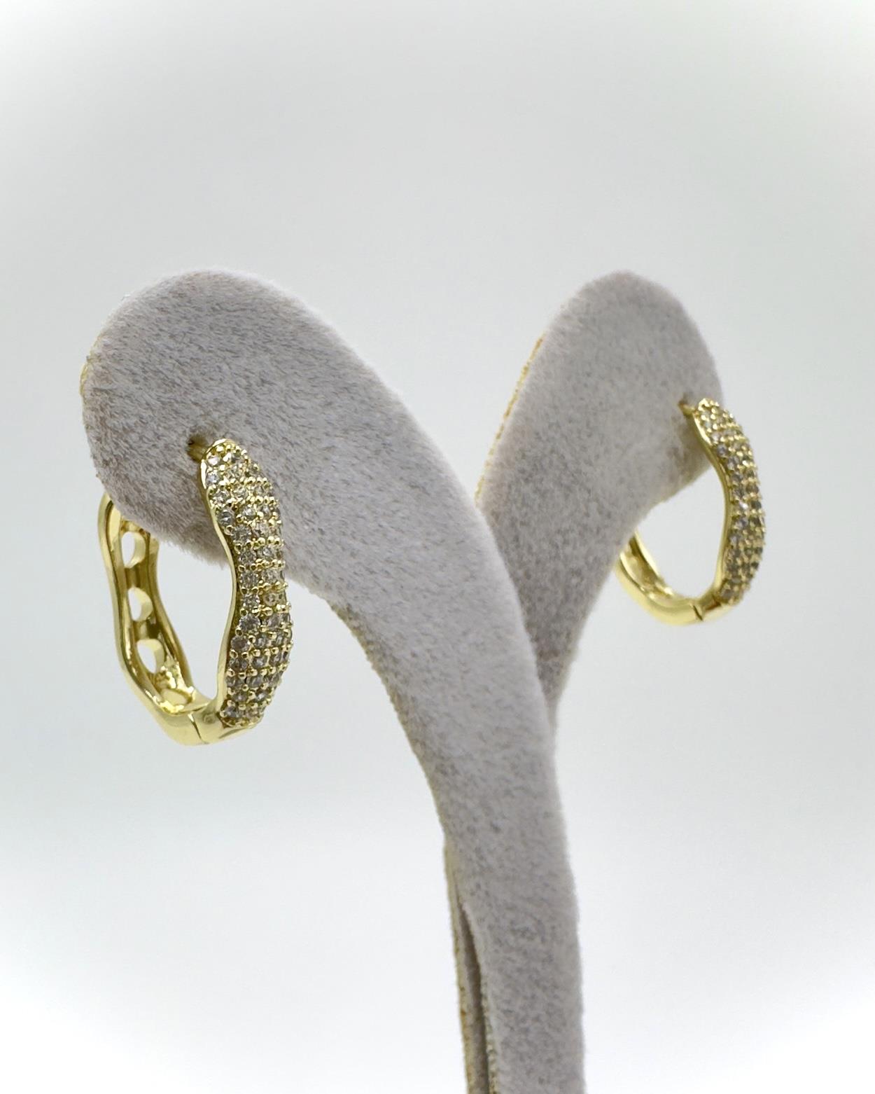 Vp 14 K Taşlı Oval Model Küpe