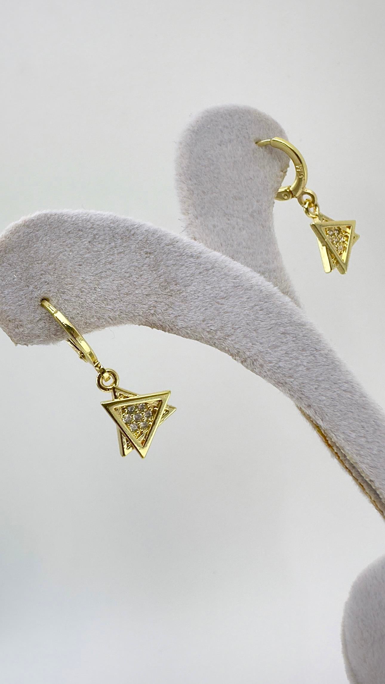 Vp 14 K Üçgen Model Küpe