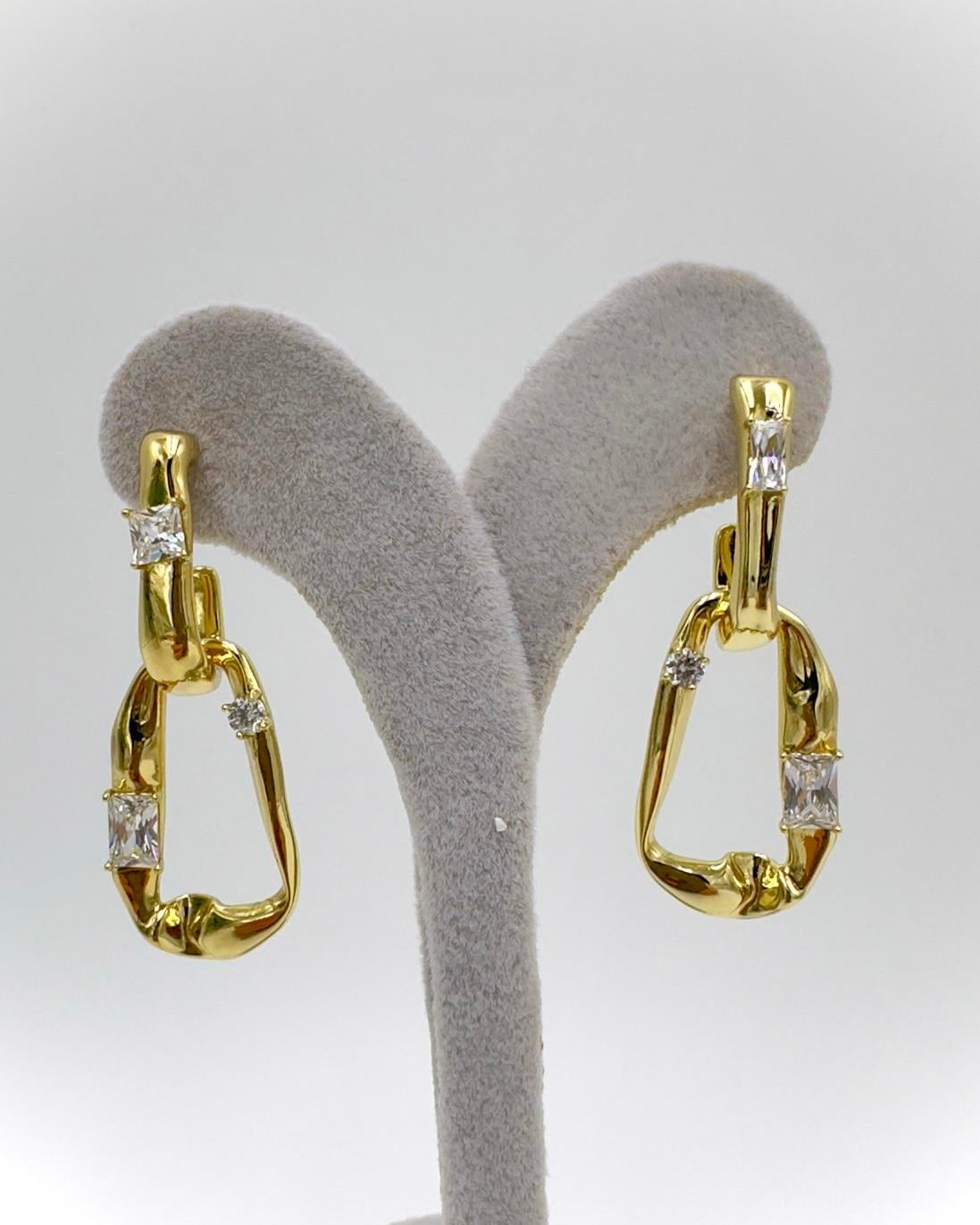 Vp14 K Nova Işıltı Model Küpe